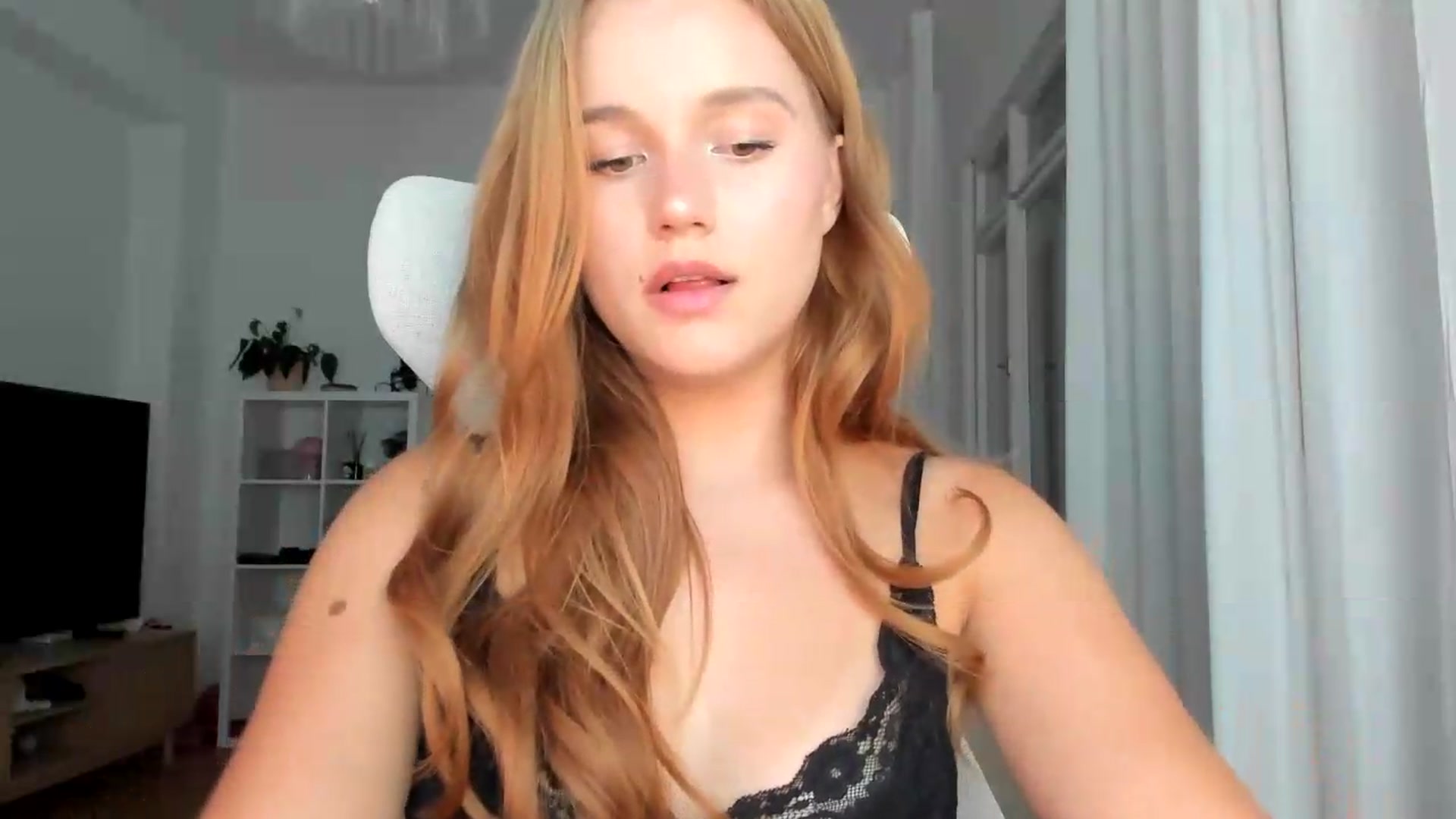 Gallery image thumbnail from lisa_lisa's myfreecams stream on, 08/16/2026, 17:15 image 20 of 20