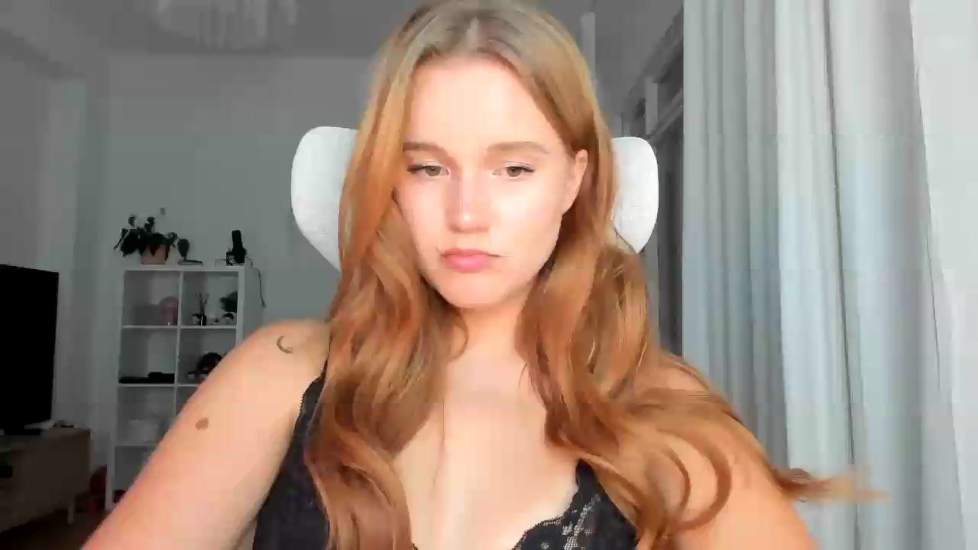 Gallery image thumbnail from lisa_lisa's myfreecams stream on, 08/16/2026, 18:28 image 19 of 20