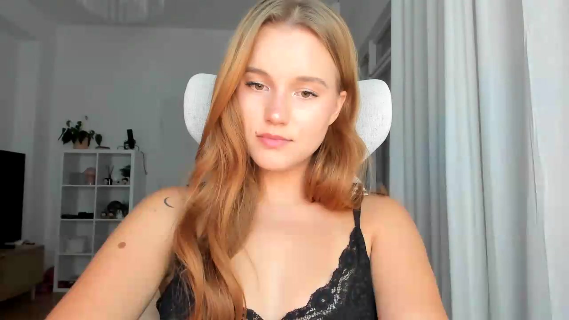 Gallery image thumbnail from lisa_lisa's myfreecams stream on, 08/16/2026, 18:28 image 7 of 20