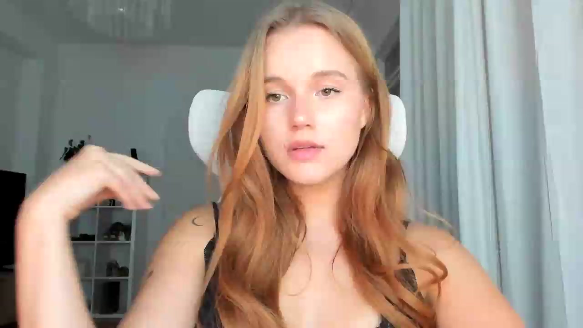 Gallery image thumbnail from lisa_lisa's myfreecams stream on, 08/16/2026, 19:27 image 15 of 20