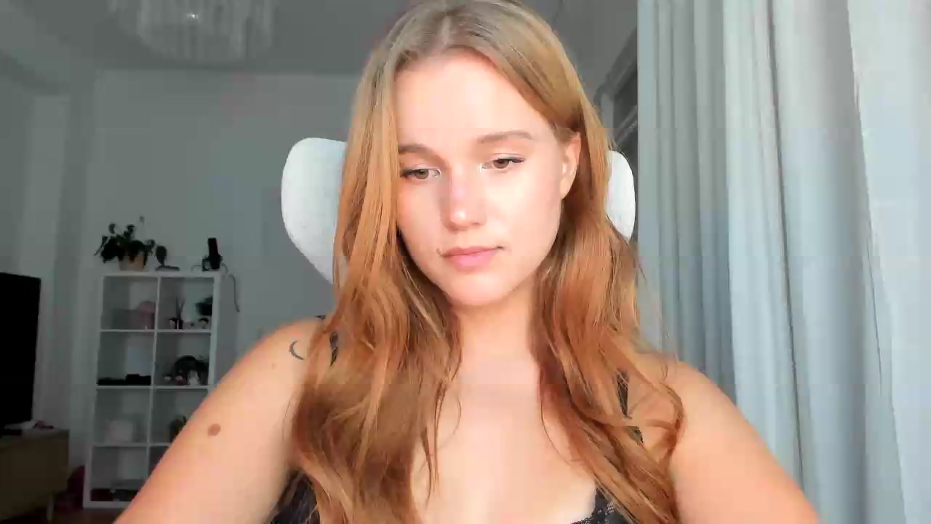 Gallery image thumbnail from lisa_lisa's myfreecams stream on, 08/16/2026, 19:27 image 12 of 20