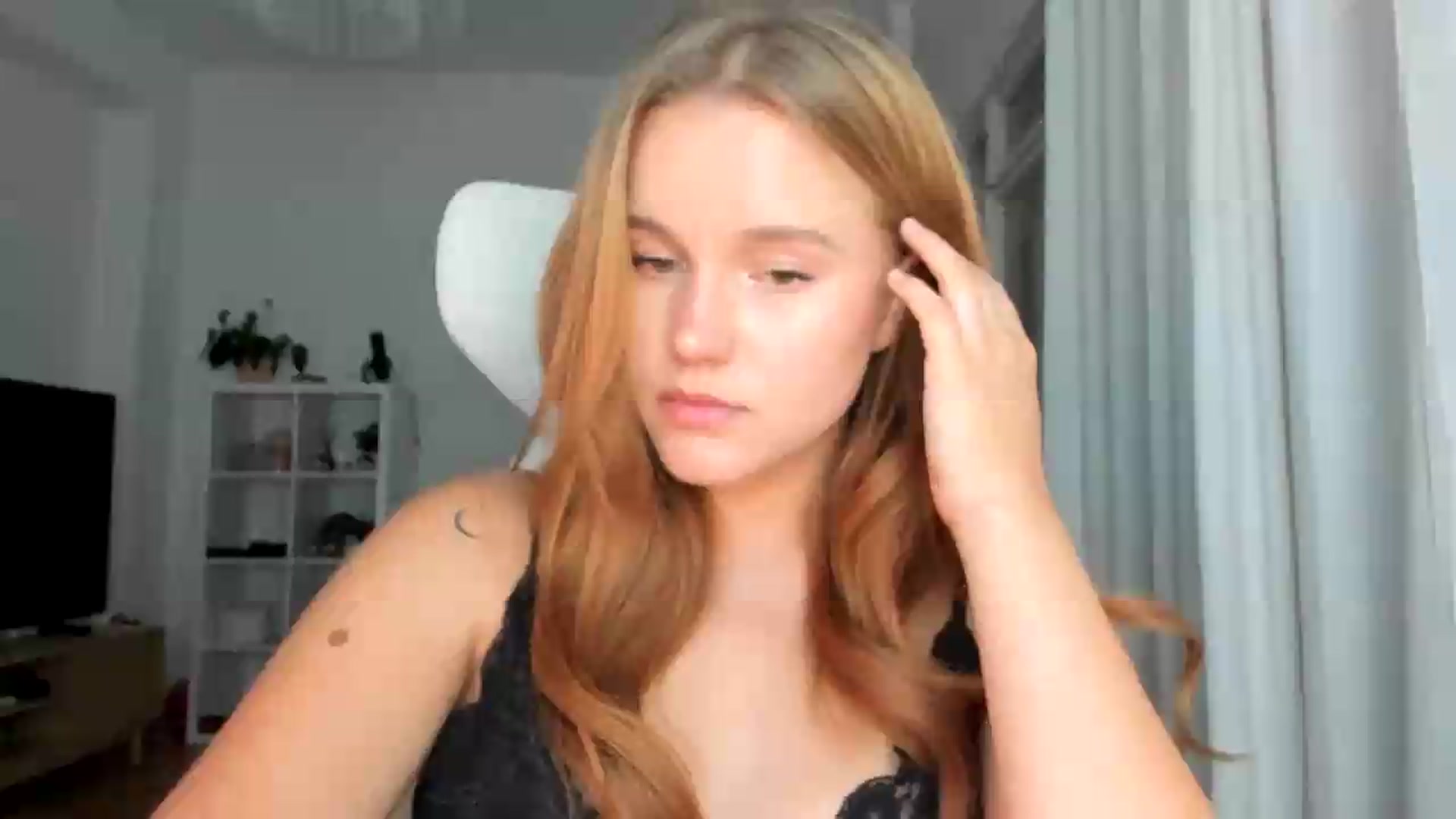 Gallery image thumbnail from lisa_lisa's myfreecams stream on, 08/16/2026, 20:19 image 14 of 20