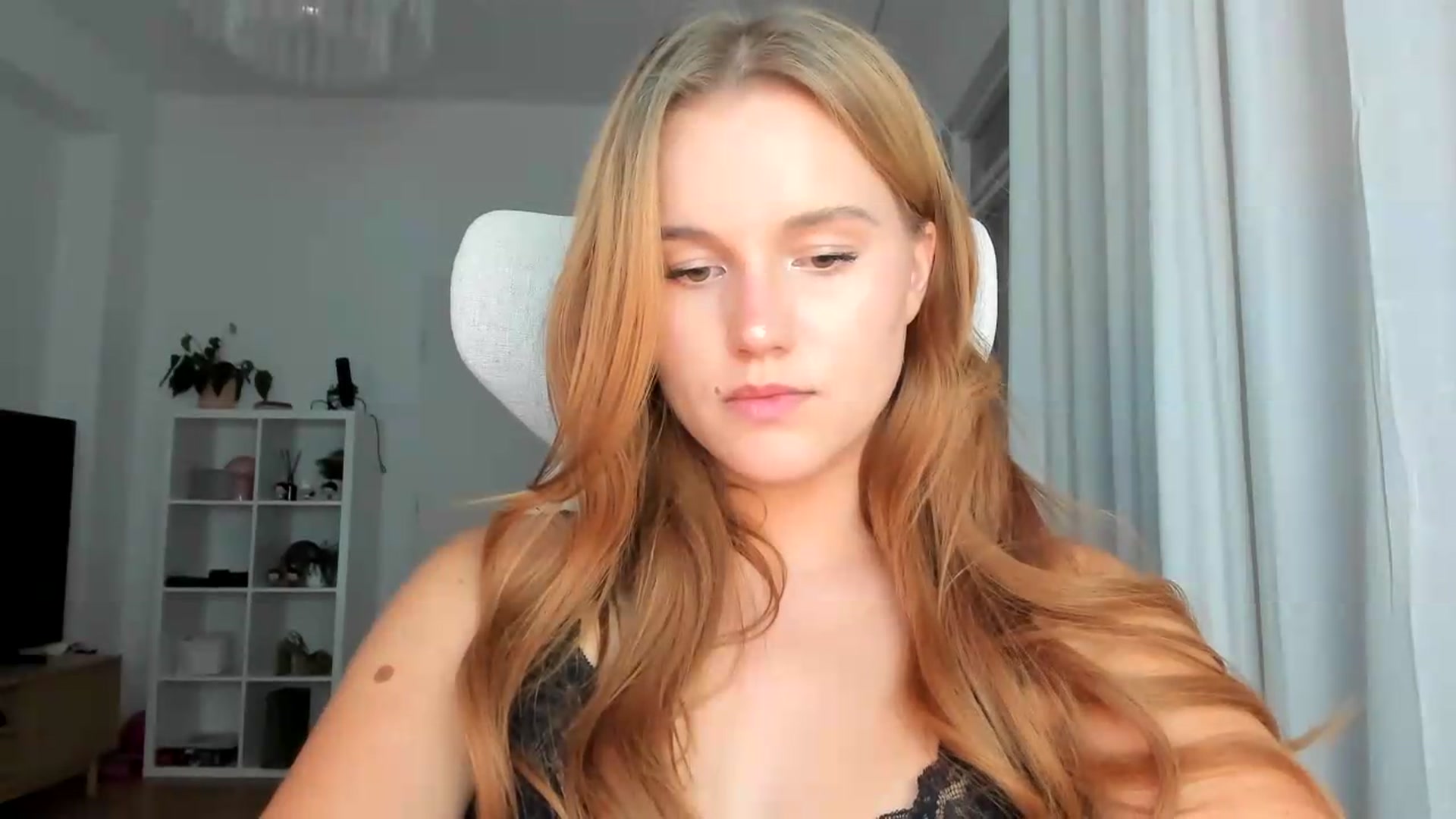 Gallery image thumbnail from lisa_lisa's myfreecams stream on, 08/16/2026, 20:19 image 4 of 20