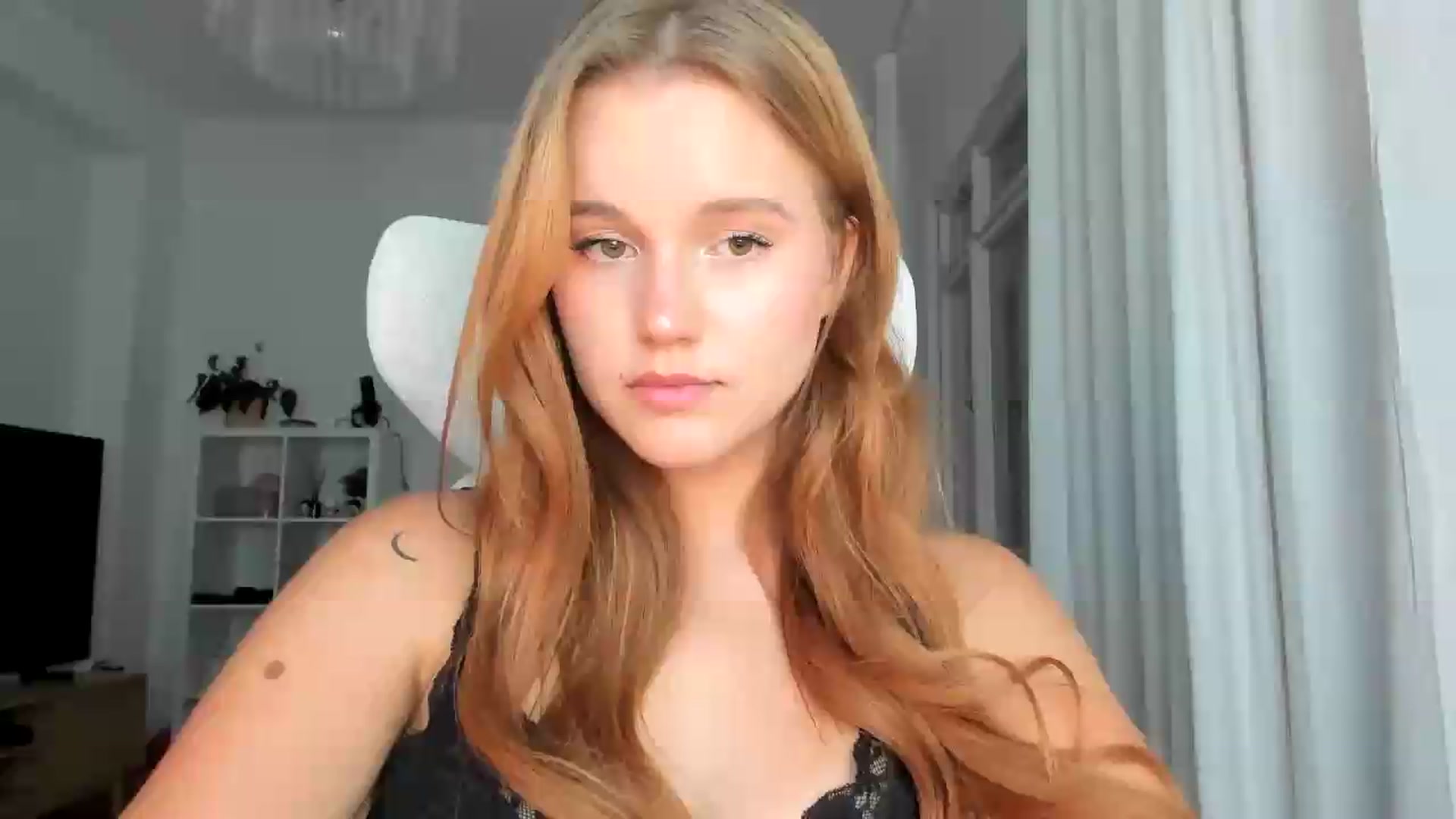 Gallery image thumbnail from lisa_lisa's myfreecams stream on, 08/16/2026, 20:19 image 20 of 20
