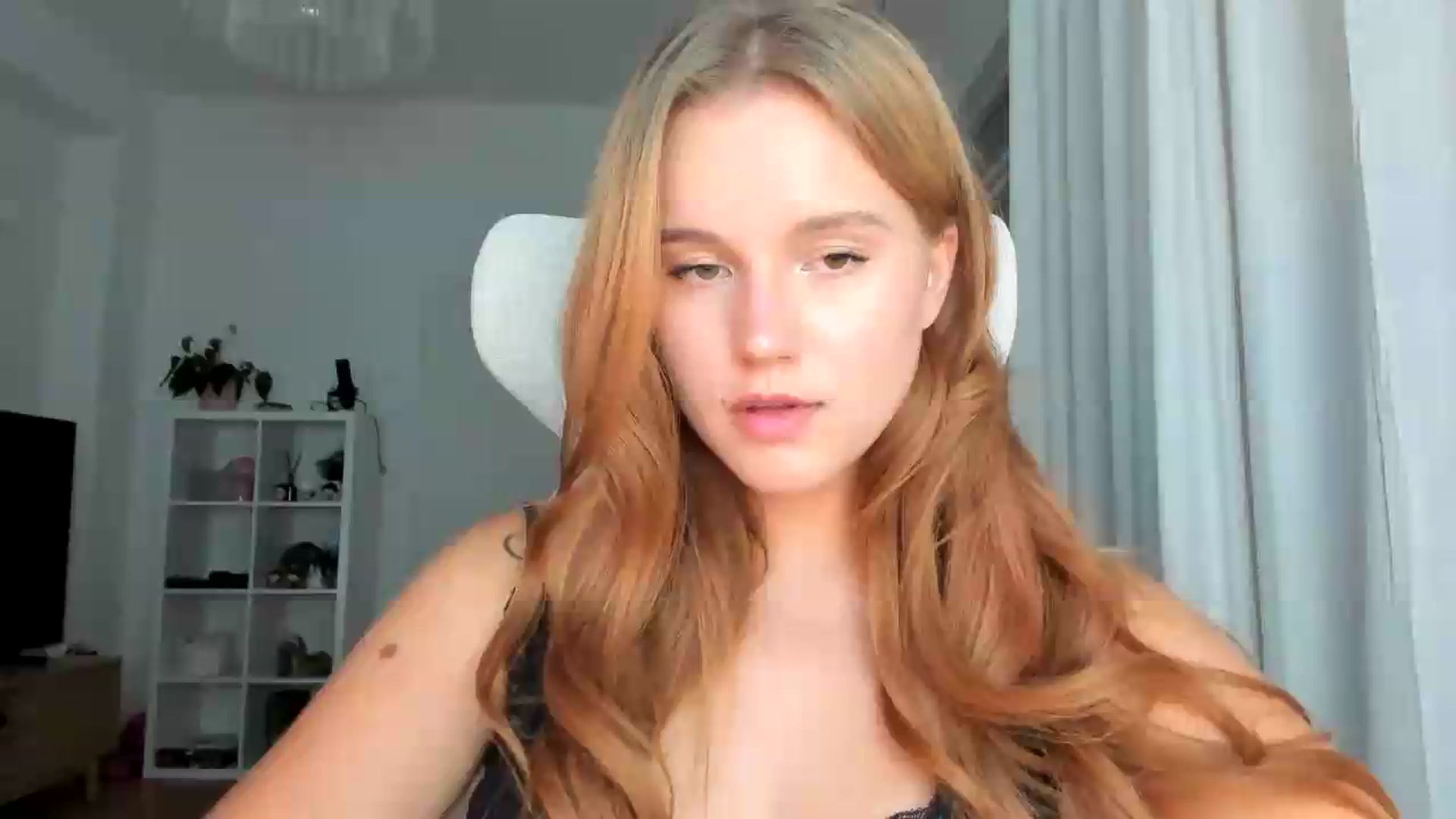 Gallery image thumbnail from lisa_lisa's myfreecams stream on, 08/16/2026, 20:19 image 1 of 20