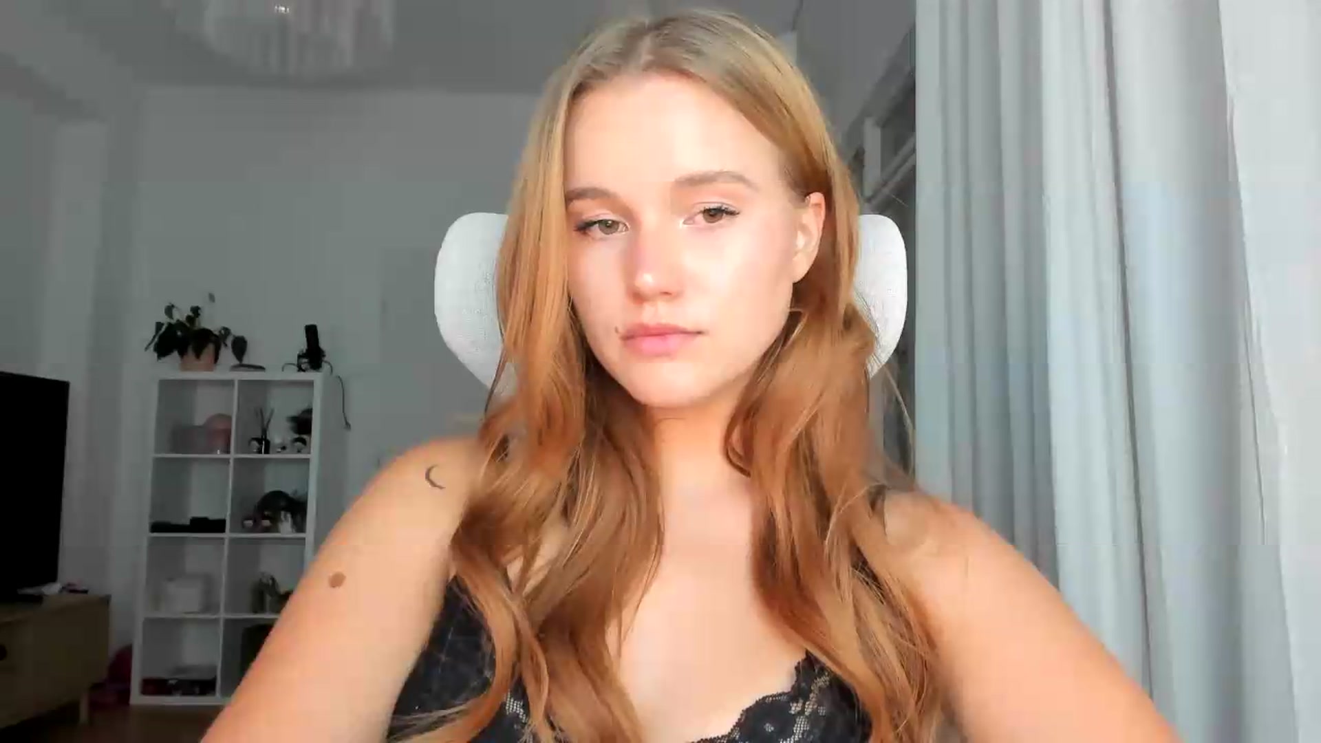 Gallery image thumbnail from lisa_lisa's myfreecams stream on, 08/16/2026, 20:19 image 8 of 20