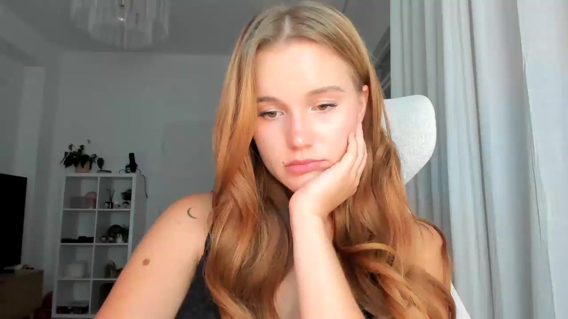 Gallery image thumbnail from lisa_lisa's myfreecams stream on, 08/16/2026, 21:34 image 5 of 20