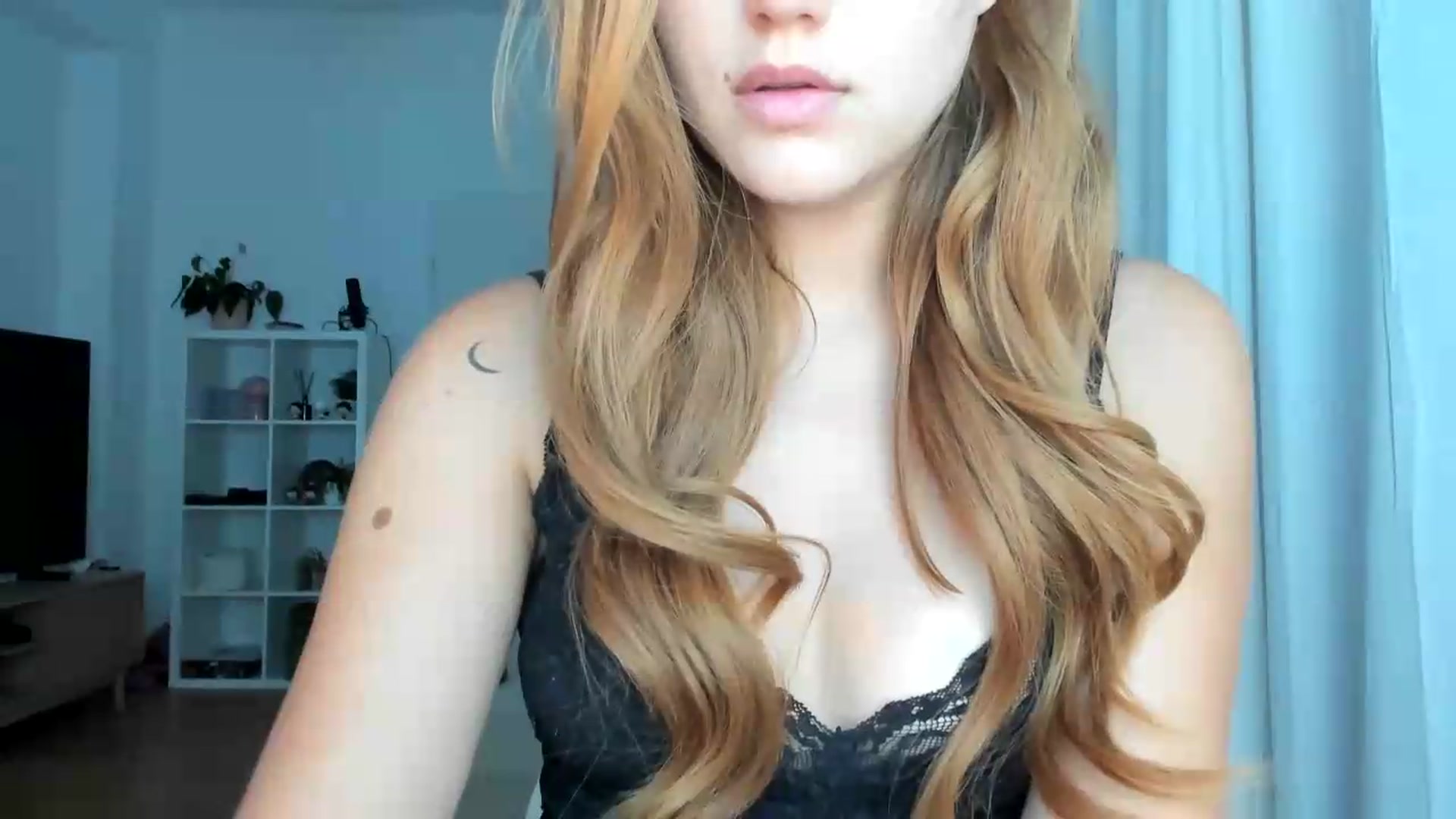 Gallery image thumbnail from lisa_lisa's myfreecams stream on, 08/16/2026, 21:34 image 8 of 20