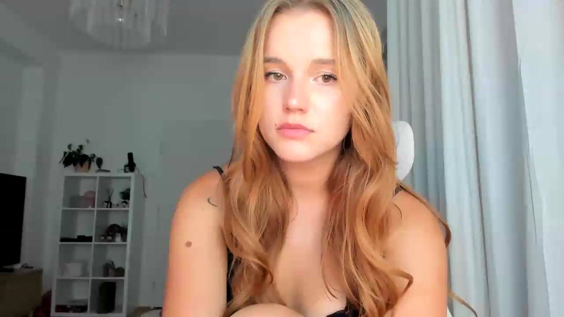 Gallery image thumbnail from lisa_lisa's myfreecams stream on, 08/16/2026, 21:34 image 6 of 20