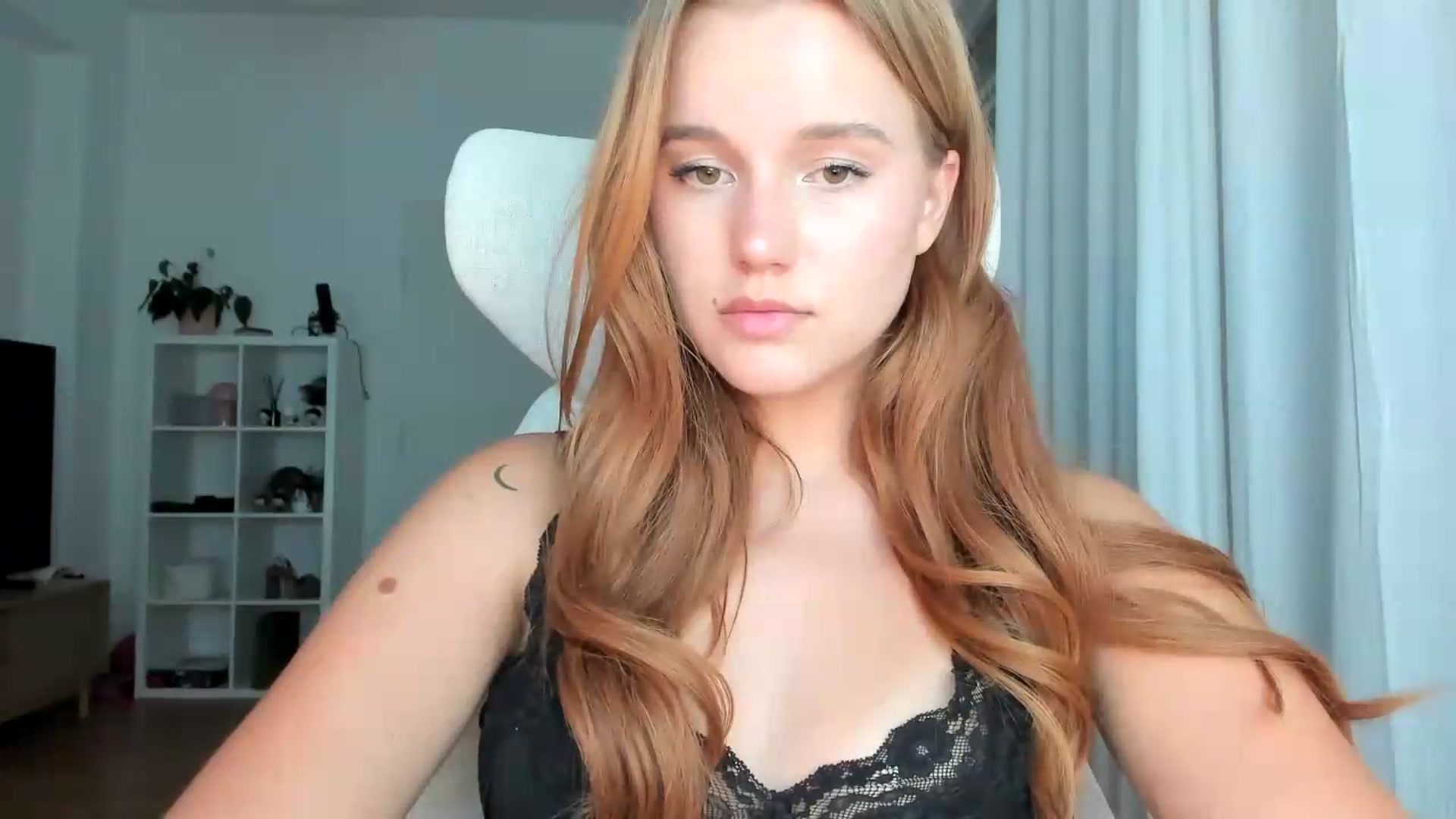 Gallery image thumbnail from lisa_lisa's myfreecams stream on, 08/16/2026, 21:34 image 9 of 20
