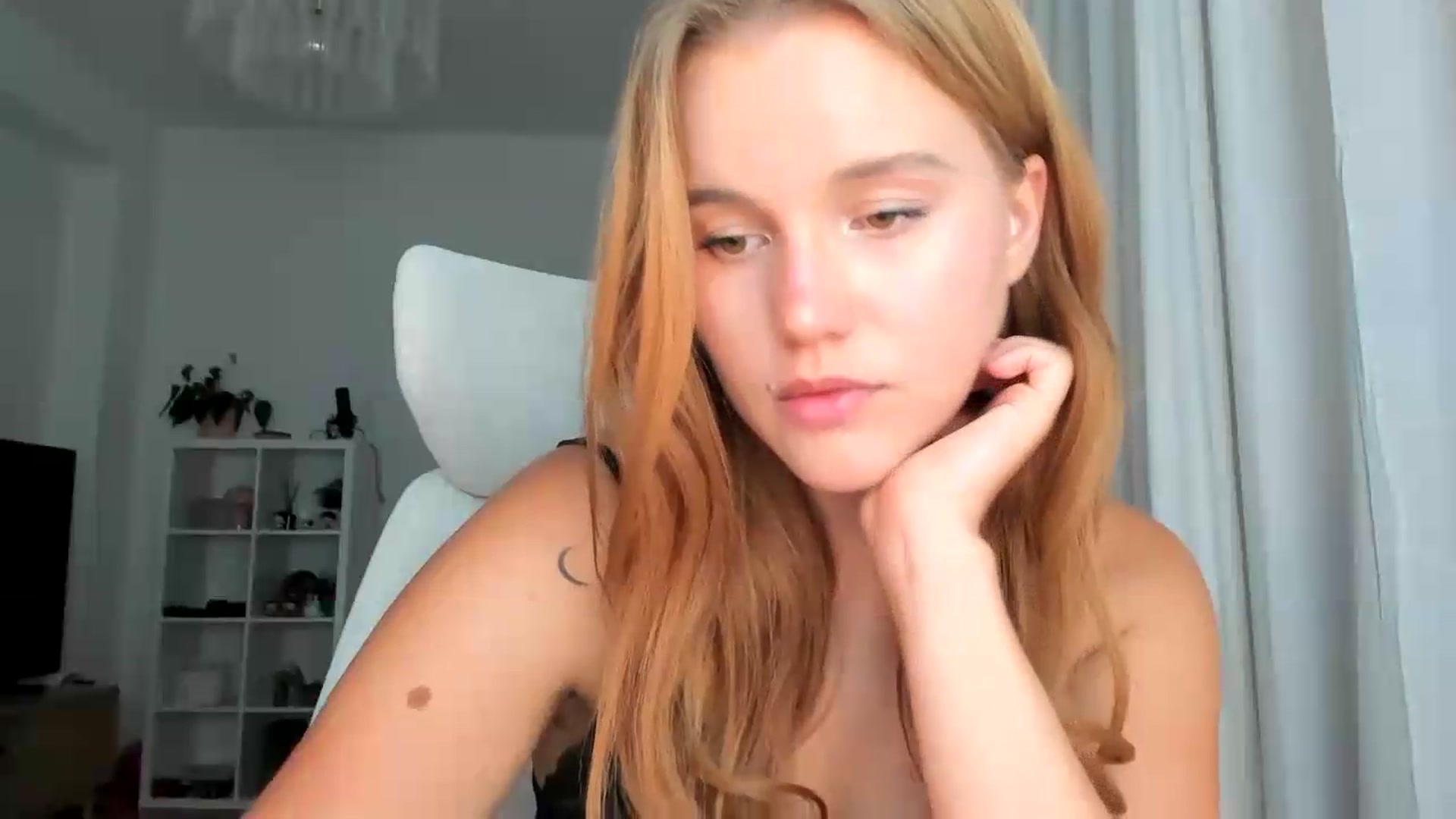 Gallery image thumbnail from lisa_lisa's myfreecams stream on, 08/16/2026, 21:34 image 14 of 20