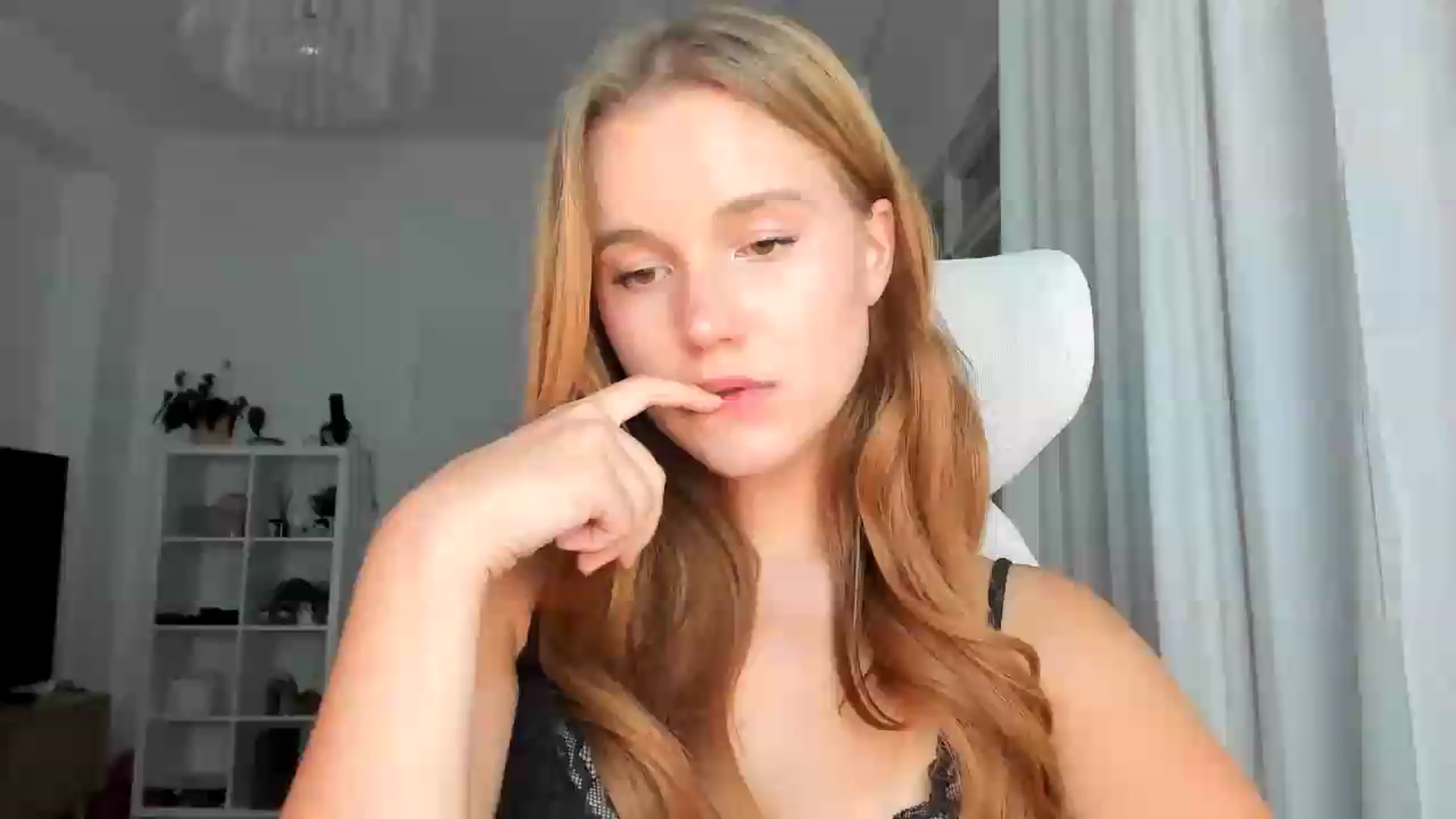 Gallery image thumbnail from lisa_lisa's myfreecams stream on, 08/16/2026, 21:34 image 4 of 20