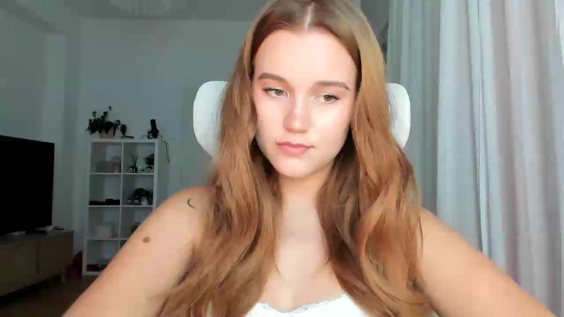 Gallery image thumbnail from lisa_lisa's myfreecams stream on, 08/21/2026, 17:04 image 1 of 20
