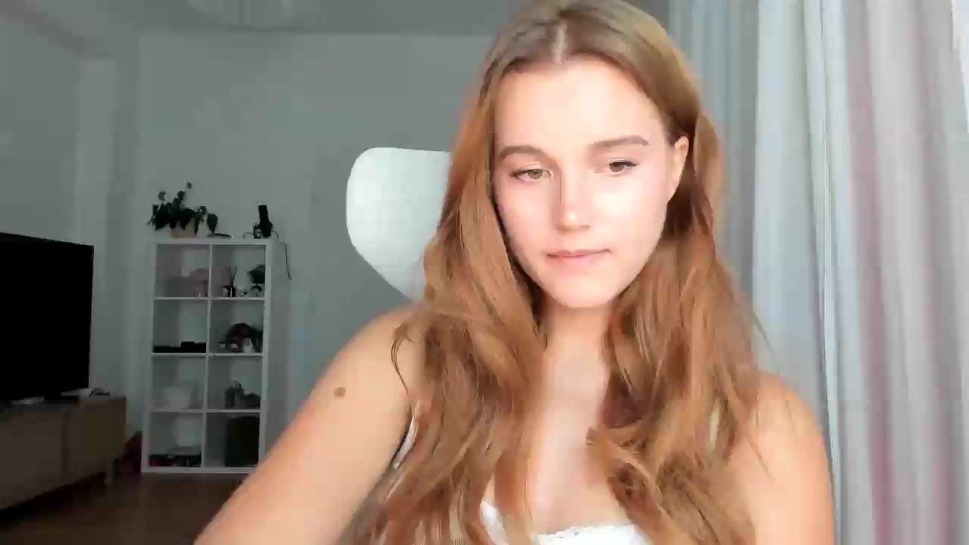 Gallery image thumbnail from lisa_lisa's myfreecams stream on, 08/21/2026, 17:04 image 7 of 20