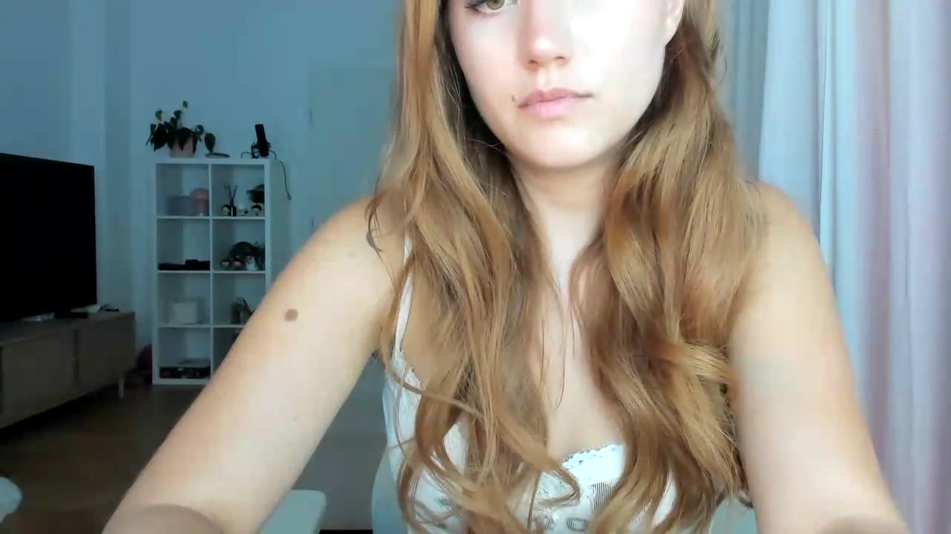 Gallery image thumbnail from lisa_lisa's myfreecams stream on, 08/21/2026, 17:04 image 13 of 20