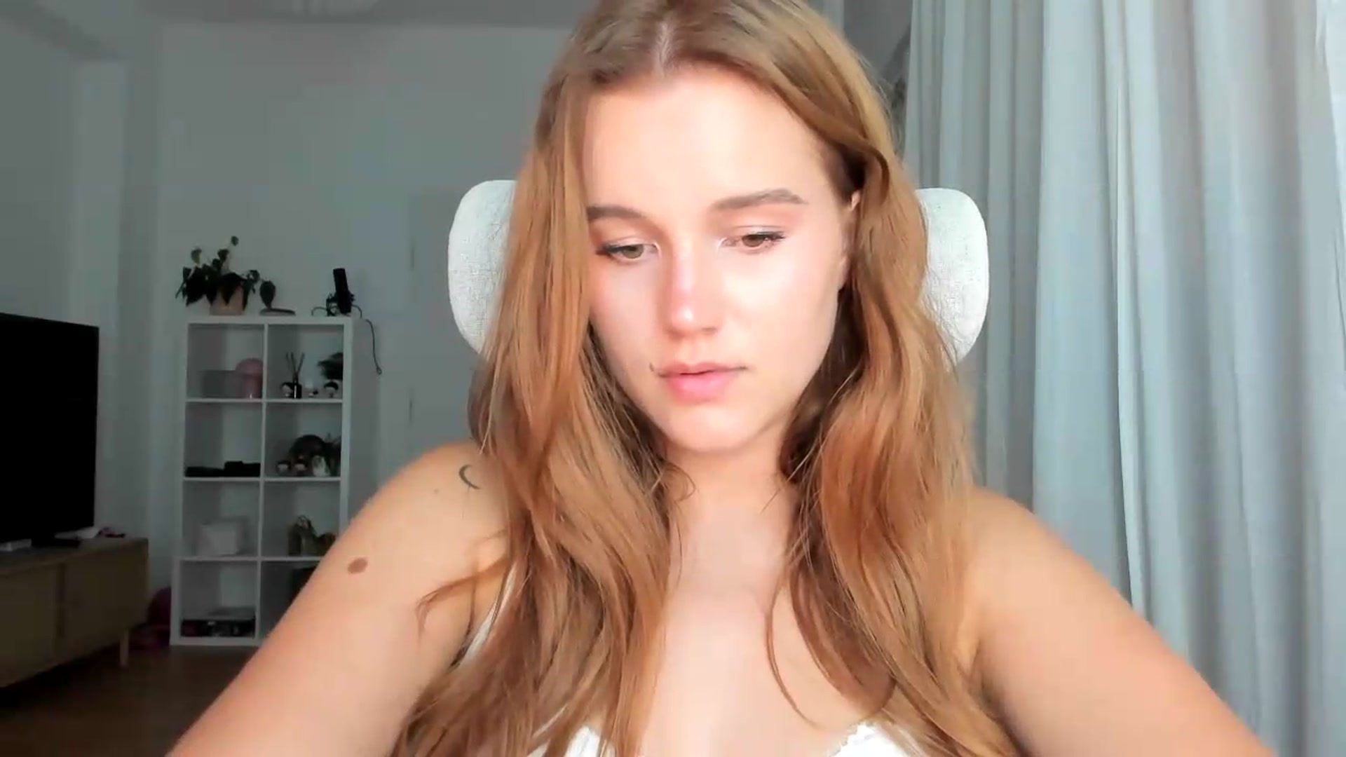 Gallery image thumbnail from lisa_lisa's myfreecams stream on, 08/21/2026, 18:07 image 8 of 20