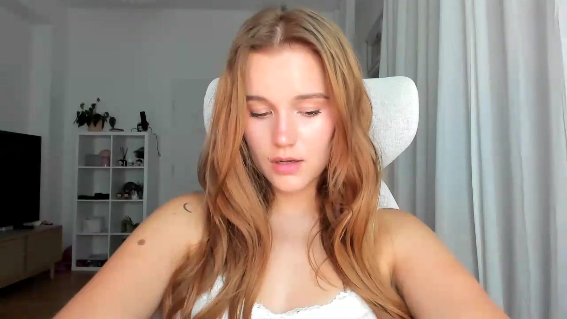 Gallery image thumbnail from lisa_lisa's myfreecams stream on, 08/21/2026, 18:07 image 2 of 20