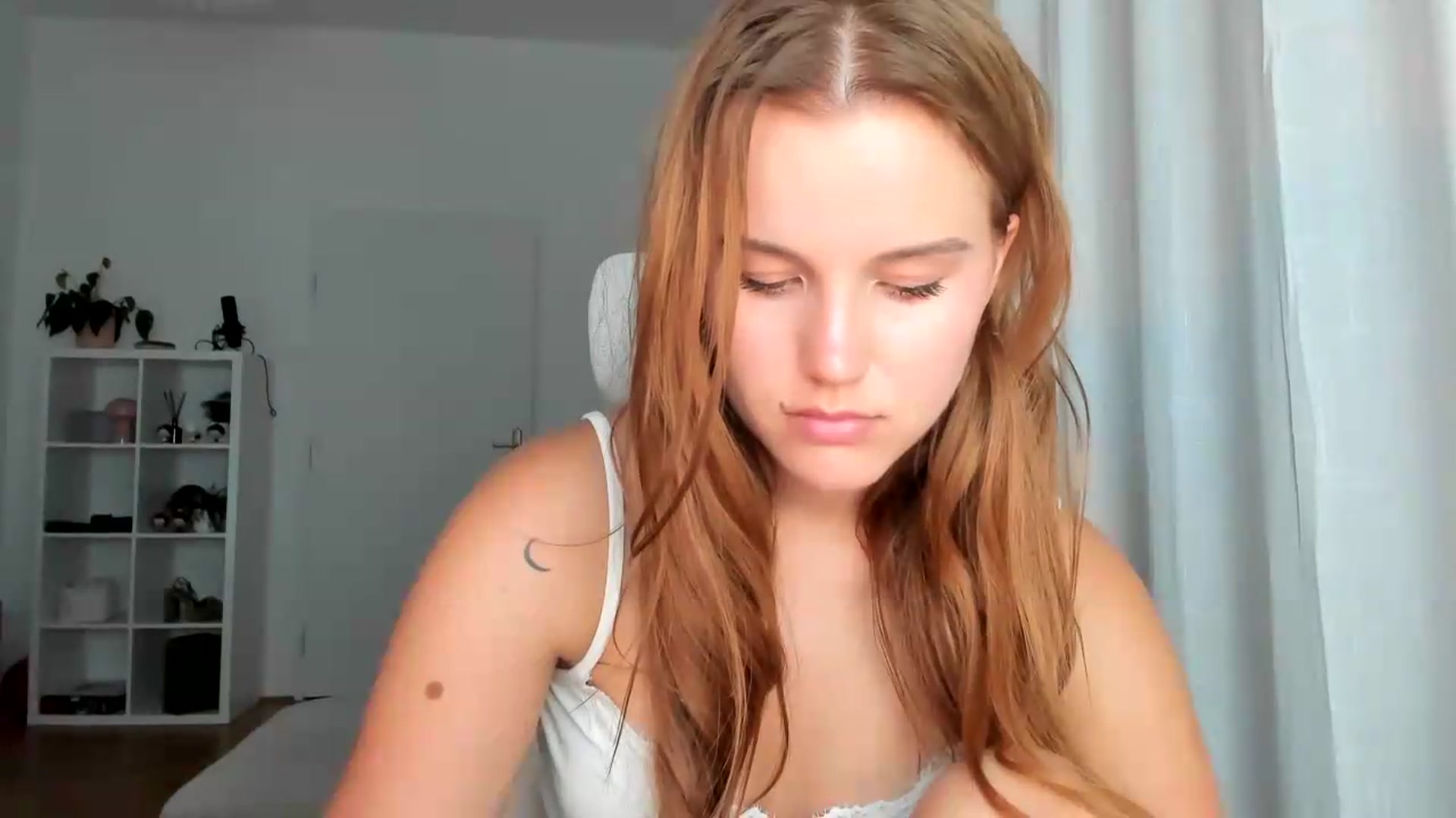 Gallery image thumbnail from lisa_lisa's myfreecams stream on, 08/21/2026, 19:57 image 18 of 20
