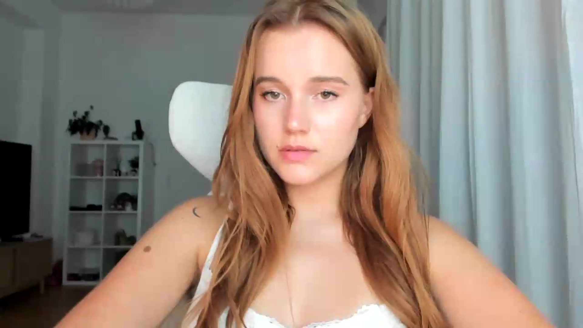 Gallery image thumbnail from lisa_lisa's myfreecams stream on, 08/21/2026, 19:57 image 5 of 20
