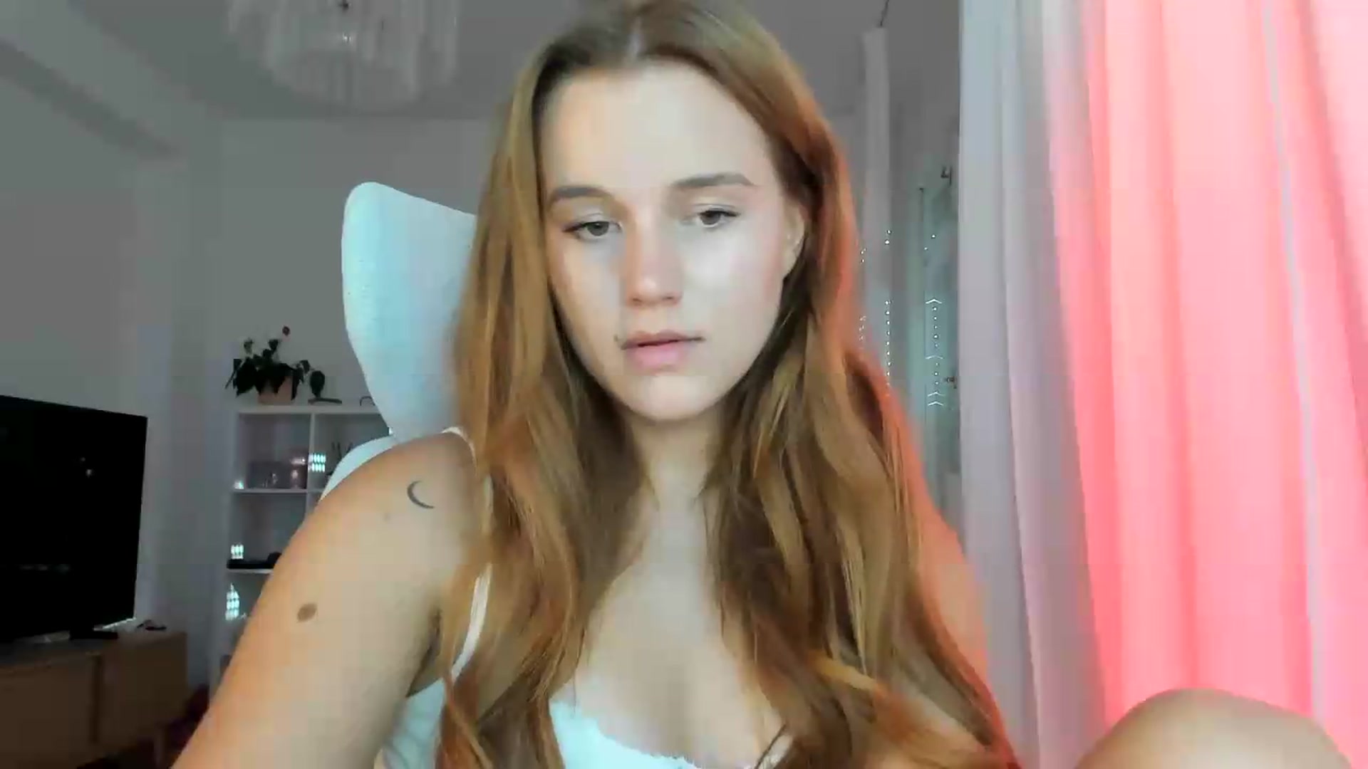 Gallery image thumbnail from lisa_lisa's myfreecams stream on, 08/22/2026, 16:09 image 17 of 20