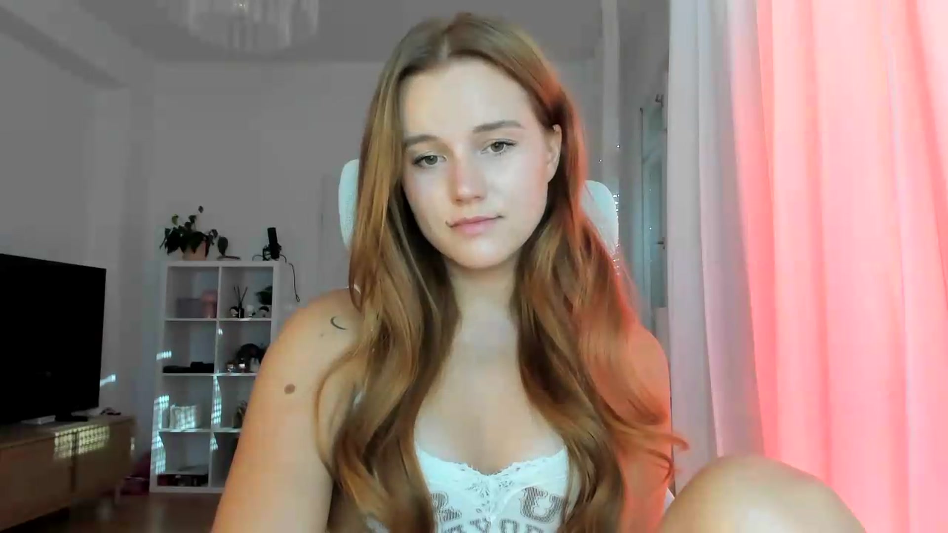 Gallery image thumbnail from lisa_lisa's myfreecams stream on, 08/22/2026, 16:09 image 6 of 20