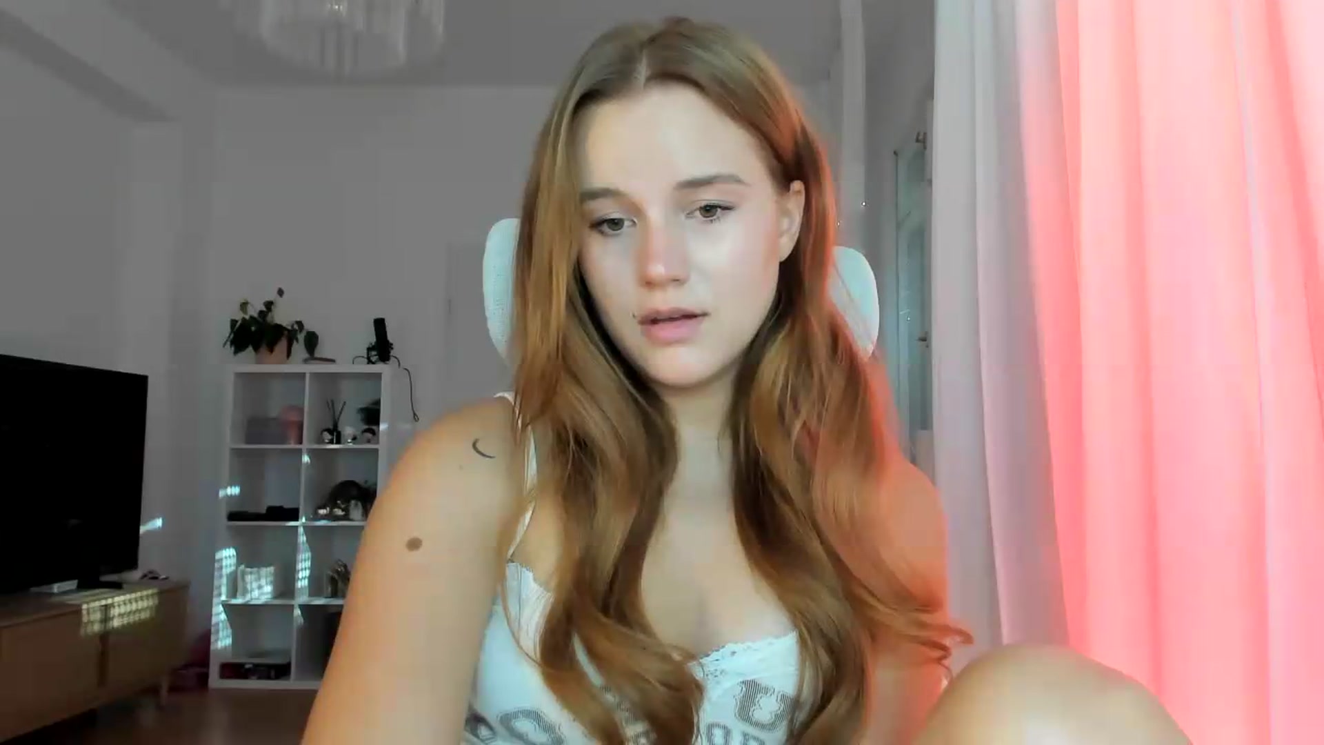 Gallery image thumbnail from lisa_lisa's myfreecams stream on, 08/22/2026, 16:09 image 7 of 20