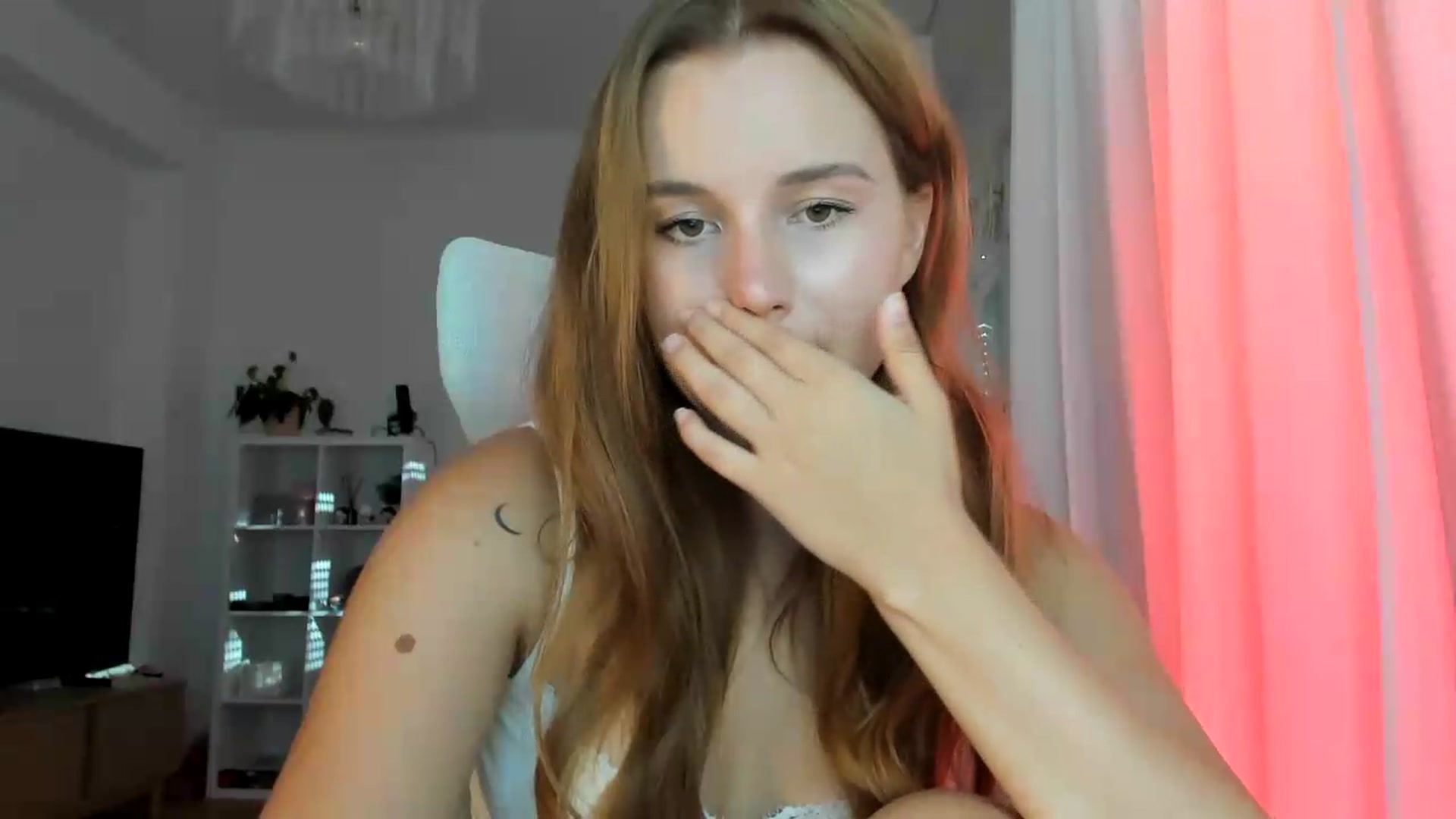 Gallery image thumbnail from lisa_lisa's myfreecams stream on, 08/22/2026, 16:09 image 16 of 20