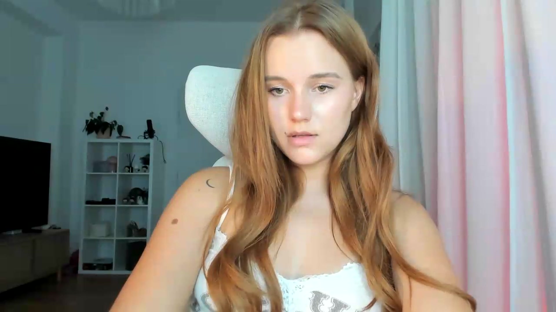 Gallery image thumbnail from lisa_lisa's myfreecams stream on, 08/22/2026, 16:25 image 20 of 20
