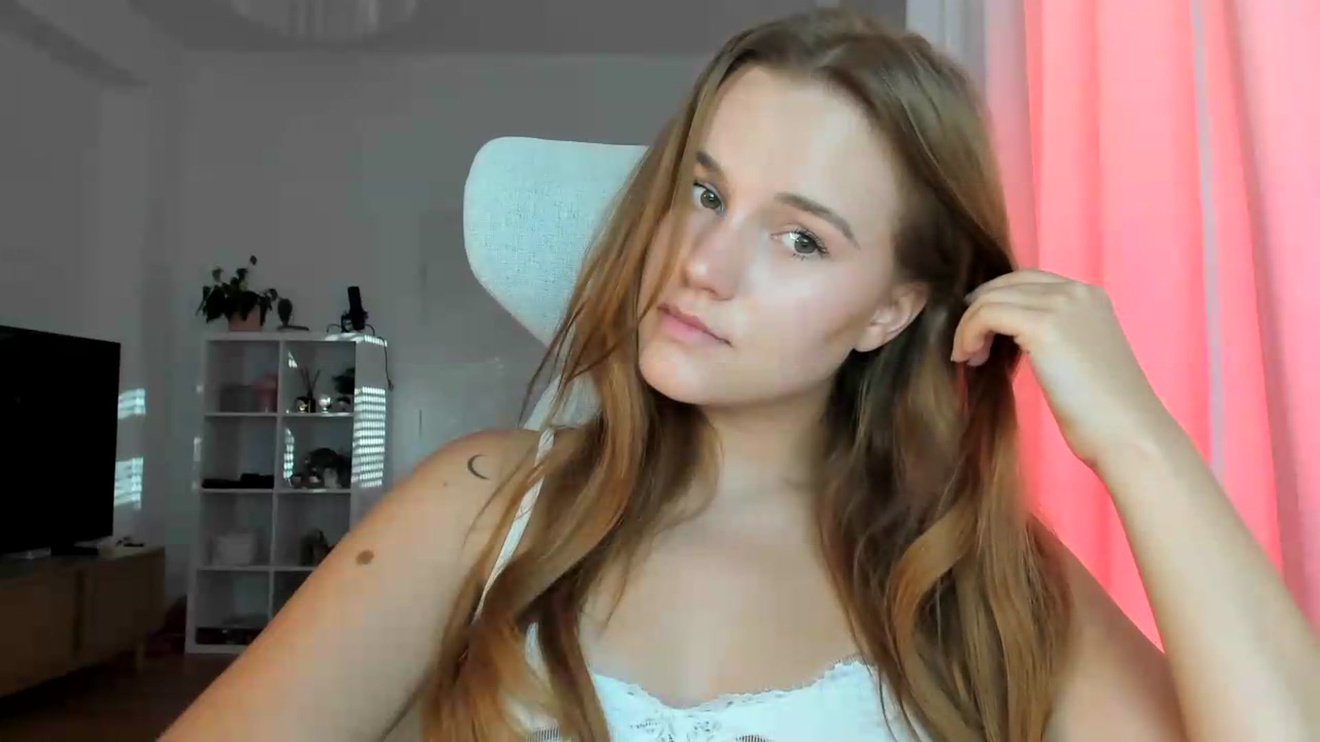 Gallery image thumbnail from lisa_lisa's myfreecams stream on, 08/22/2026, 16:25 image 3 of 20