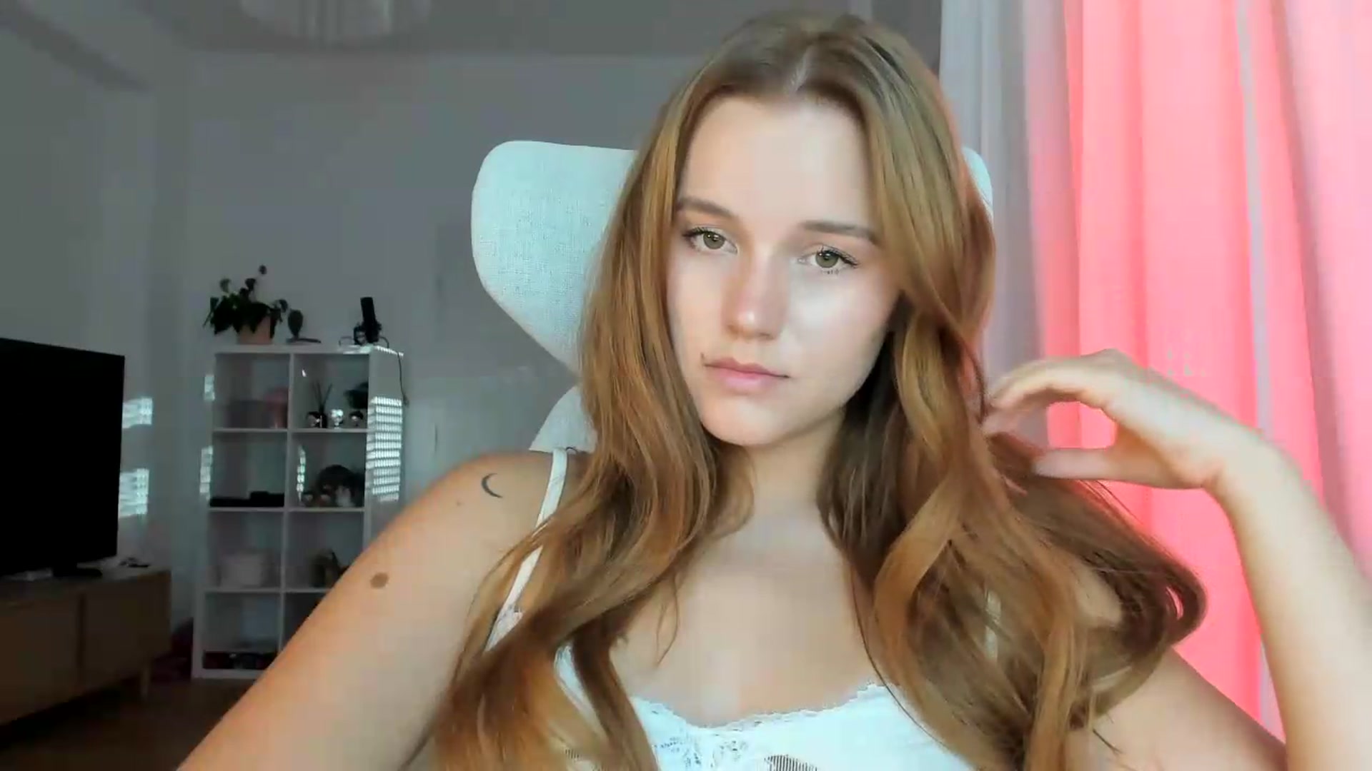 Gallery image thumbnail from lisa_lisa's myfreecams stream on, 08/22/2026, 16:25 image 8 of 20