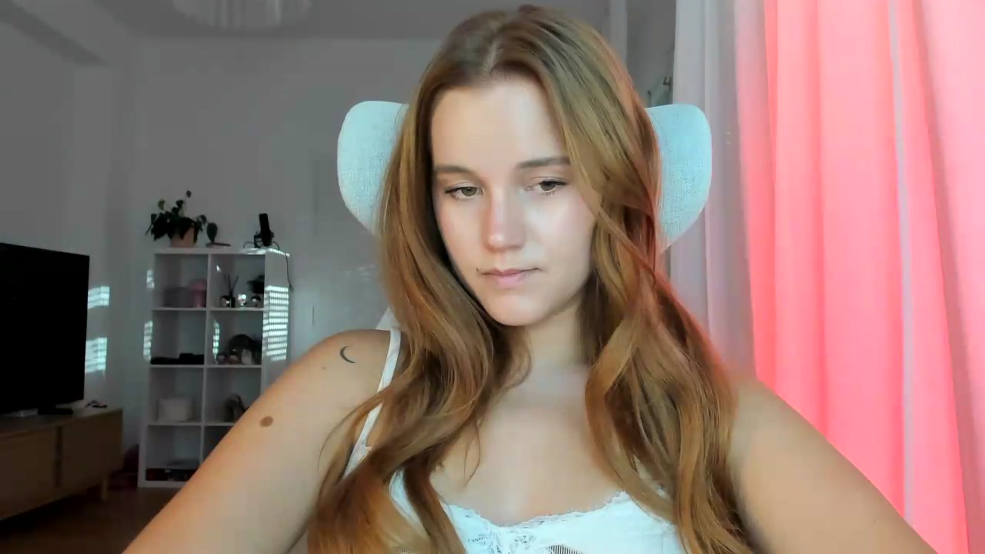 Gallery image thumbnail from lisa_lisa's myfreecams stream on, 08/22/2026, 16:25 image 7 of 20