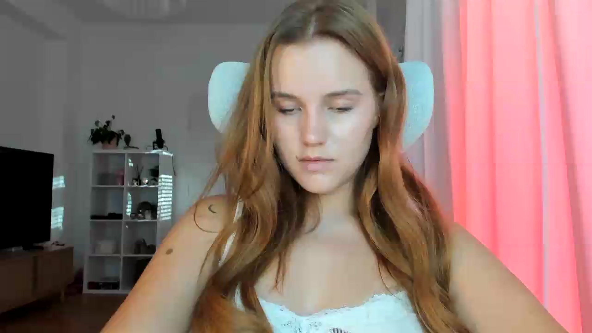 Gallery image thumbnail from lisa_lisa's myfreecams stream on, 08/22/2026, 16:25 image 1 of 20
