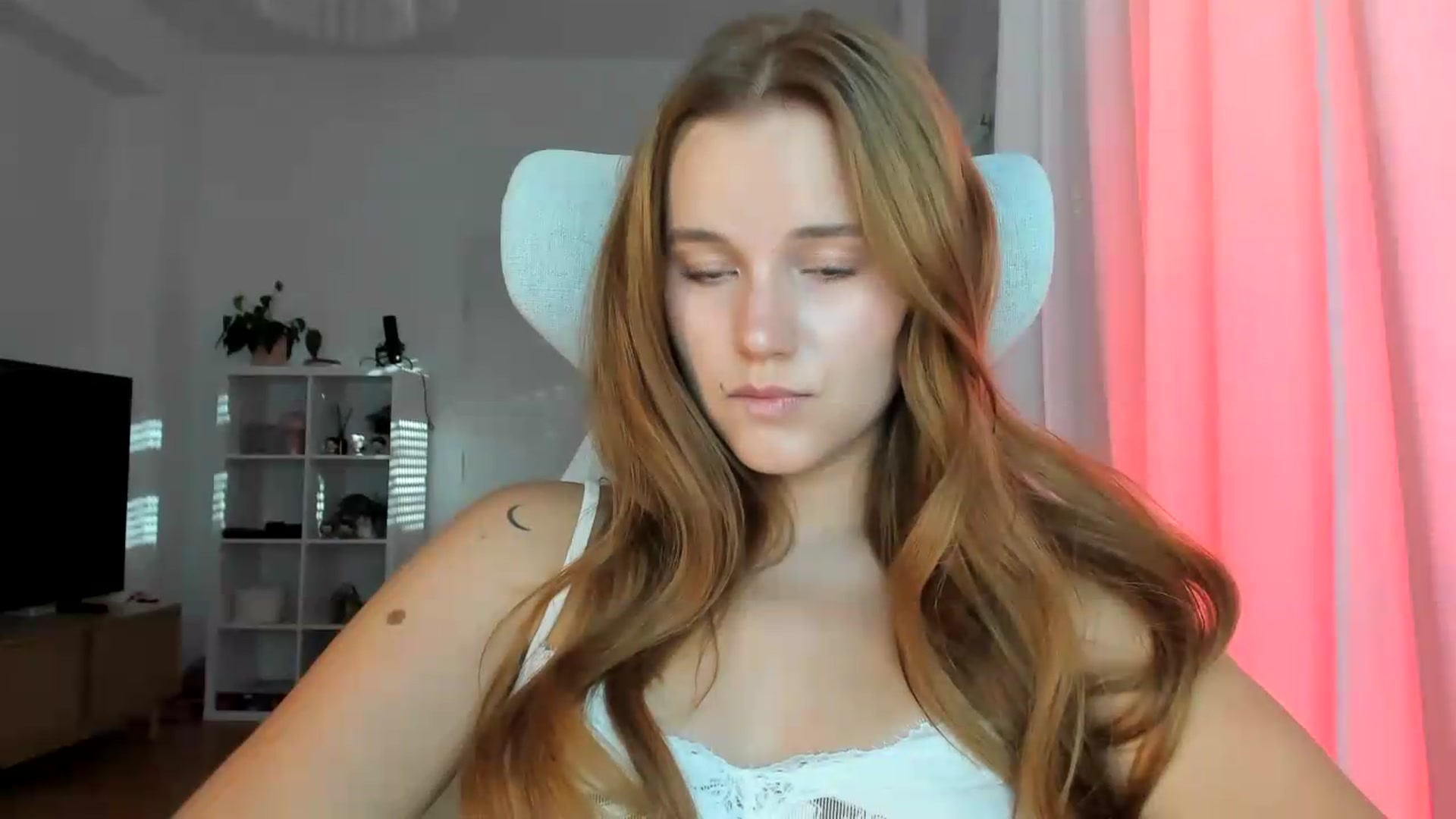 Gallery image thumbnail from lisa_lisa's myfreecams stream on, 08/22/2026, 16:25 image 10 of 20