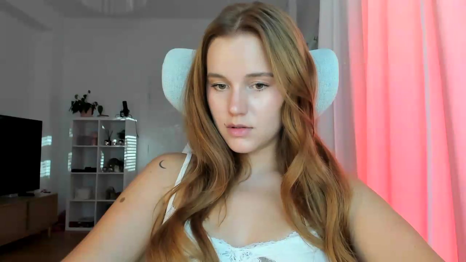 Gallery image thumbnail from lisa_lisa's myfreecams stream on, 08/22/2026, 16:25 image 6 of 20
