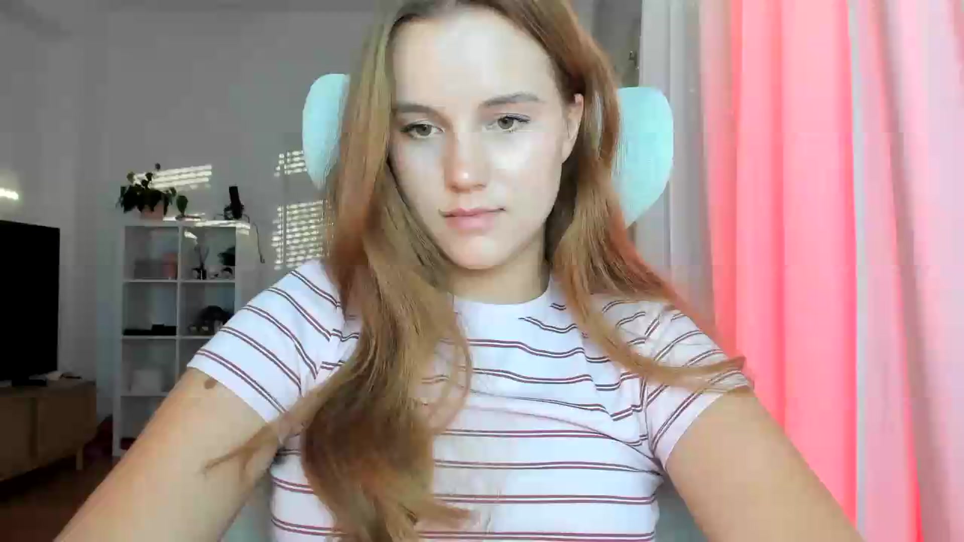 Gallery image thumbnail from lisa_lisa's myfreecams stream on, 08/22/2026, 17:54 image 1 of 20