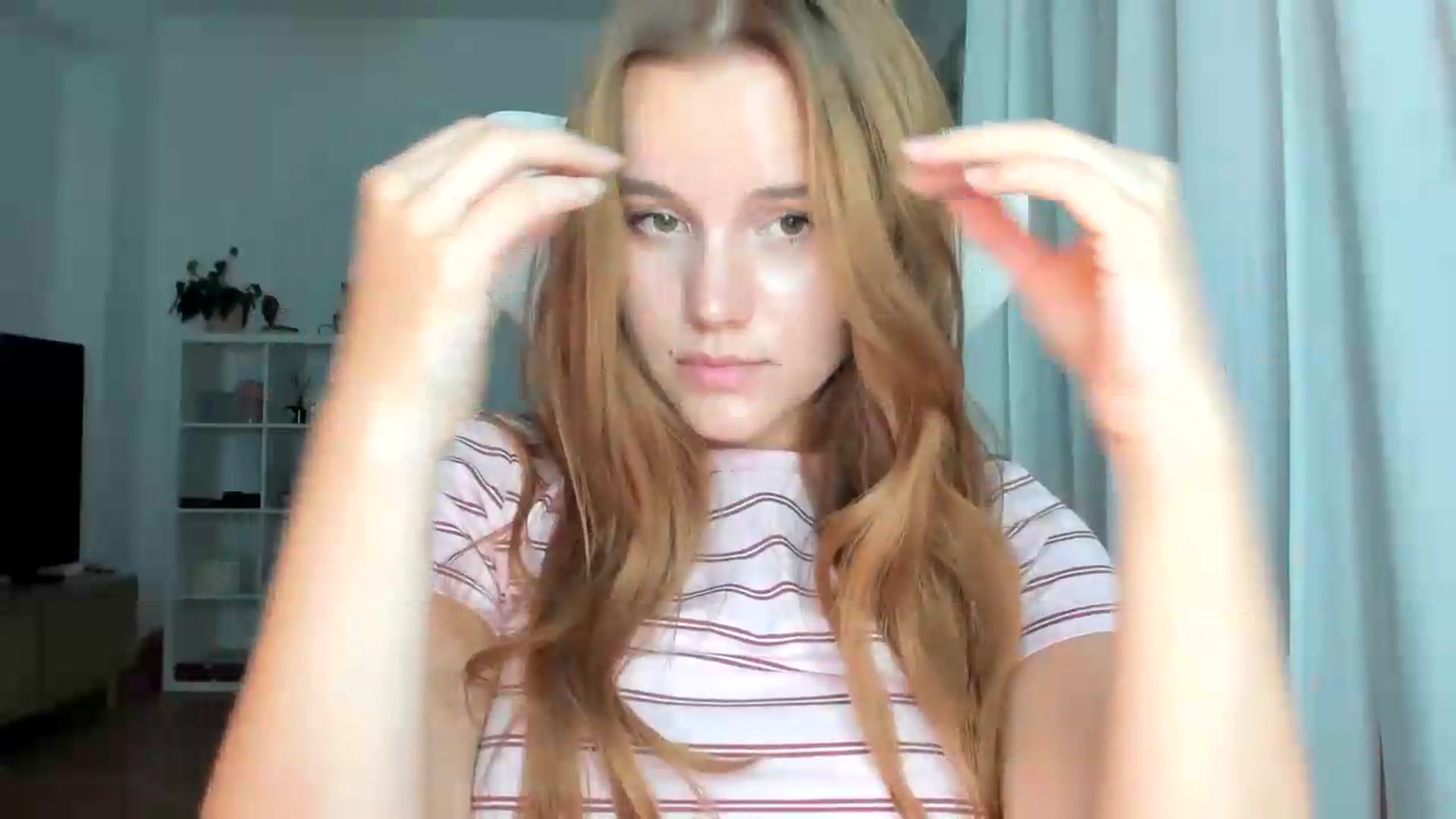 Gallery image thumbnail from lisa_lisa's myfreecams stream on, 08/22/2026, 17:54 image 20 of 20