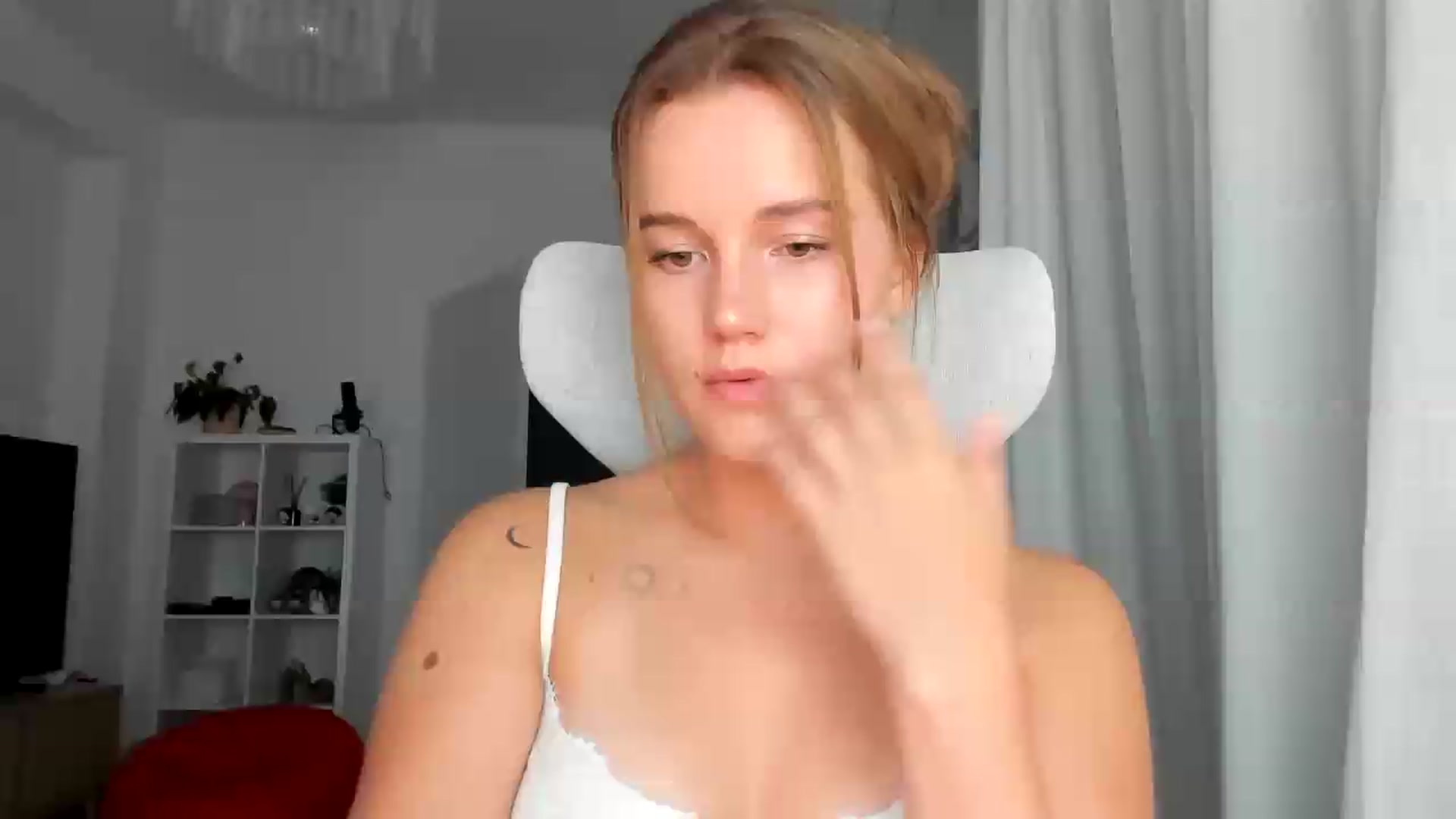 Gallery image thumbnail from lisa_lisa's myfreecams stream on, 08/23/2026, 18:22 image 13 of 20