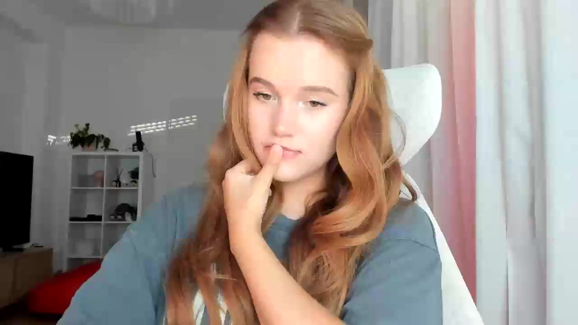 Gallery image thumbnail from lisa_lisa's myfreecams stream on, 08/26/2026, 18:21 image 7 of 20