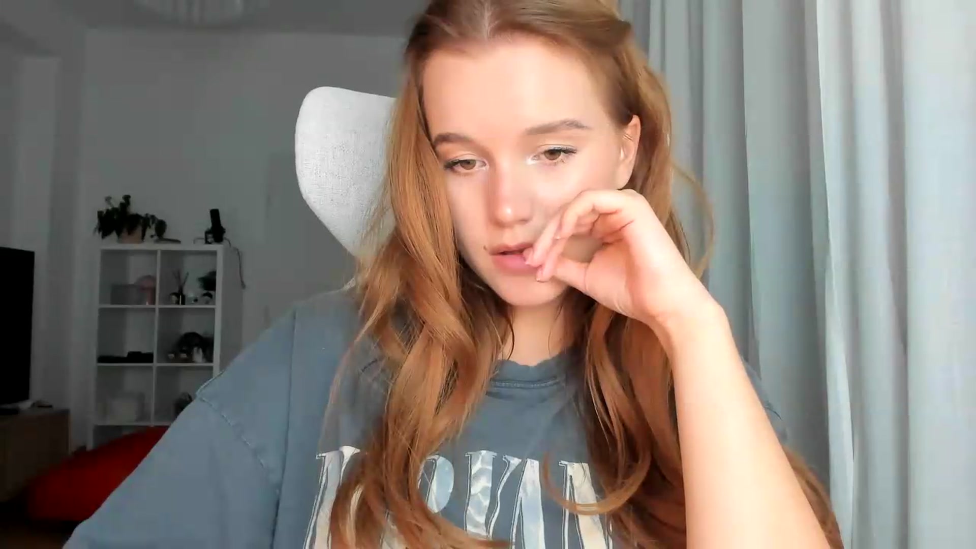 Gallery image thumbnail from lisa_lisa's myfreecams stream on, 08/26/2026, 18:31 image 16 of 20