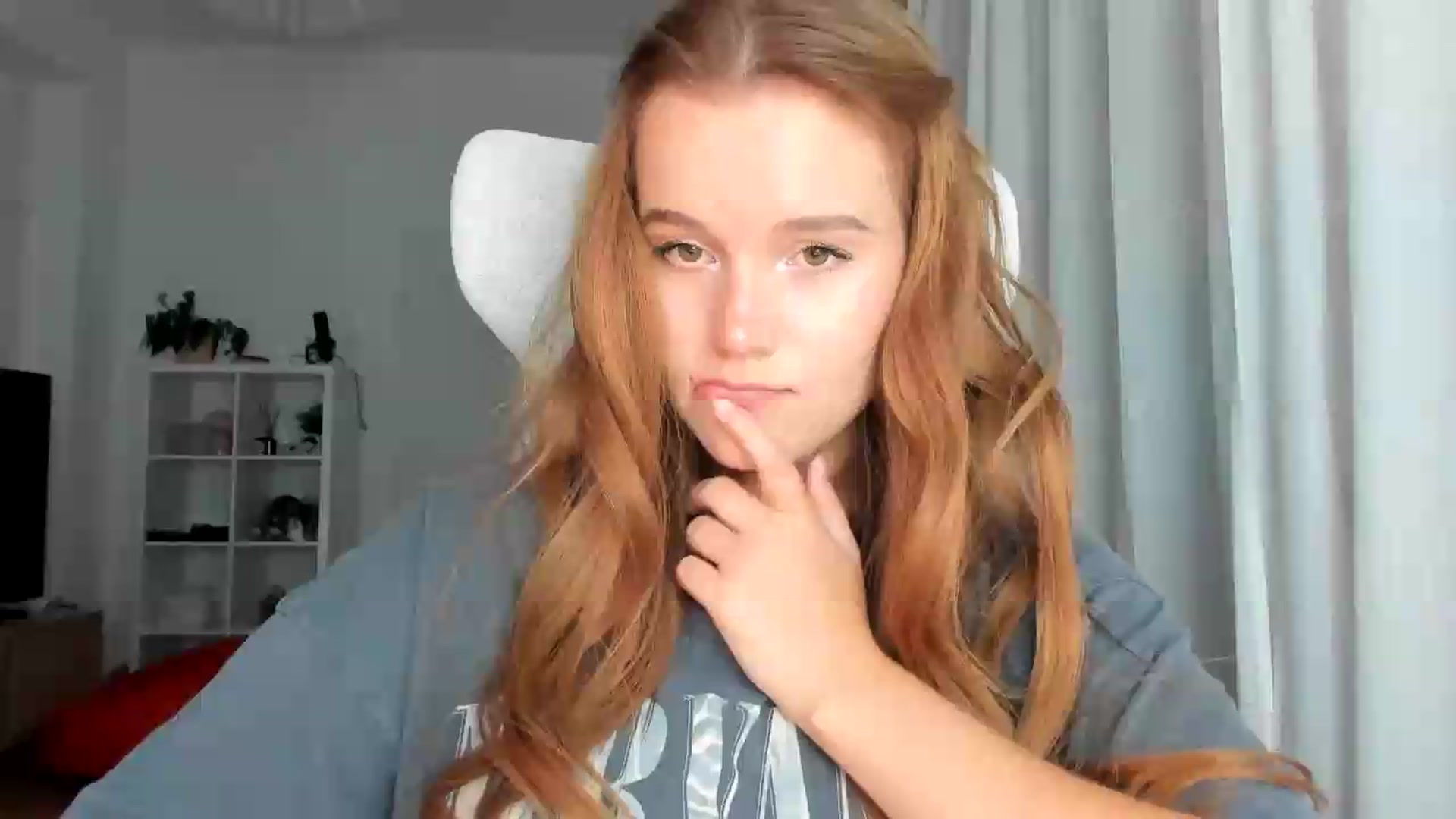 Gallery image thumbnail from lisa_lisa's myfreecams stream on, 08/26/2026, 18:31 image 19 of 20