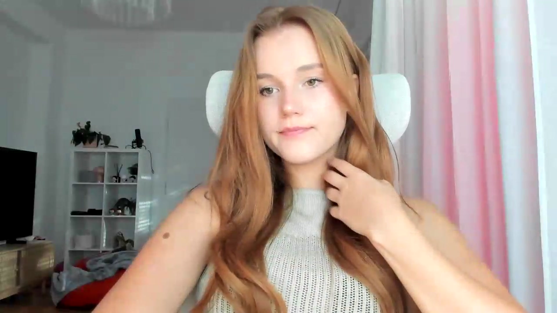 Gallery image thumbnail from lisa_lisa's myfreecams stream on, 08/28/2026, 15:53 image 3 of 20