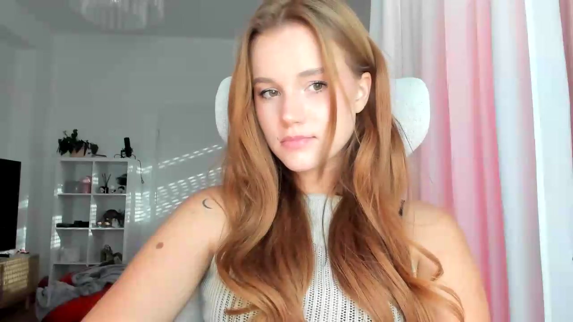 Gallery image thumbnail from lisa_lisa's myfreecams stream on, 08/28/2026, 15:53 image 19 of 20
