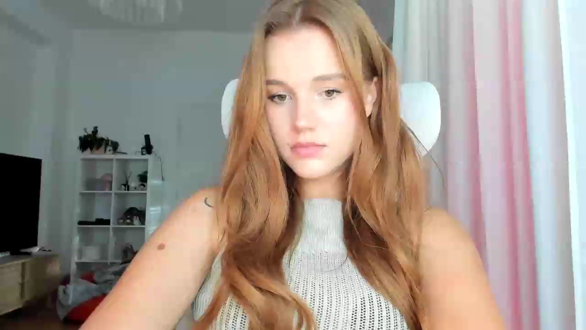 Gallery image thumbnail from lisa_lisa's myfreecams stream on, 08/28/2026, 15:53 image 6 of 20