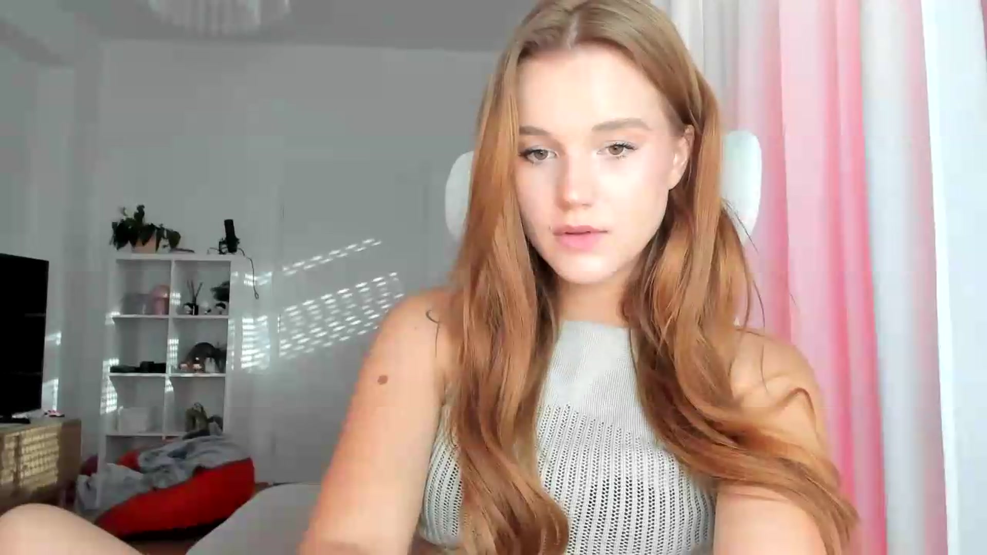 Gallery image thumbnail from lisa_lisa's myfreecams stream on, 08/28/2026, 15:53 image 17 of 20