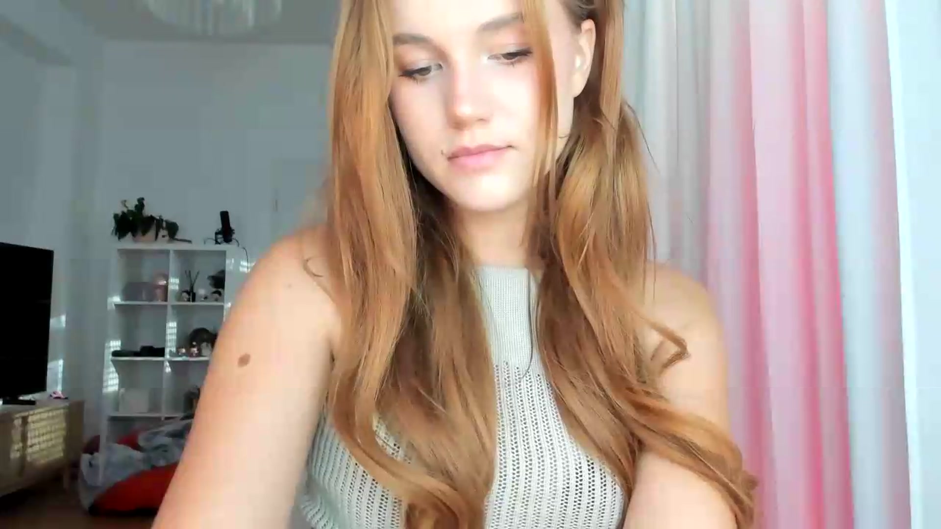 Gallery image thumbnail from lisa_lisa's myfreecams stream on, 08/28/2026, 15:53 image 18 of 20
