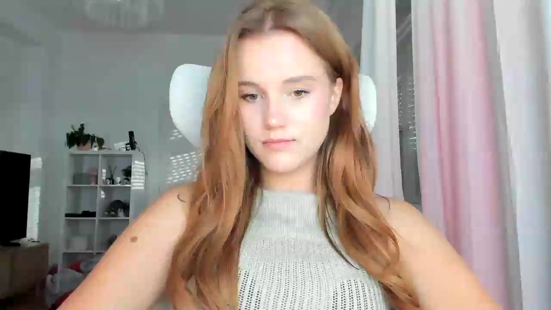 Gallery image thumbnail from lisa_lisa's myfreecams stream on, 08/28/2026, 16:46 image 3 of 20