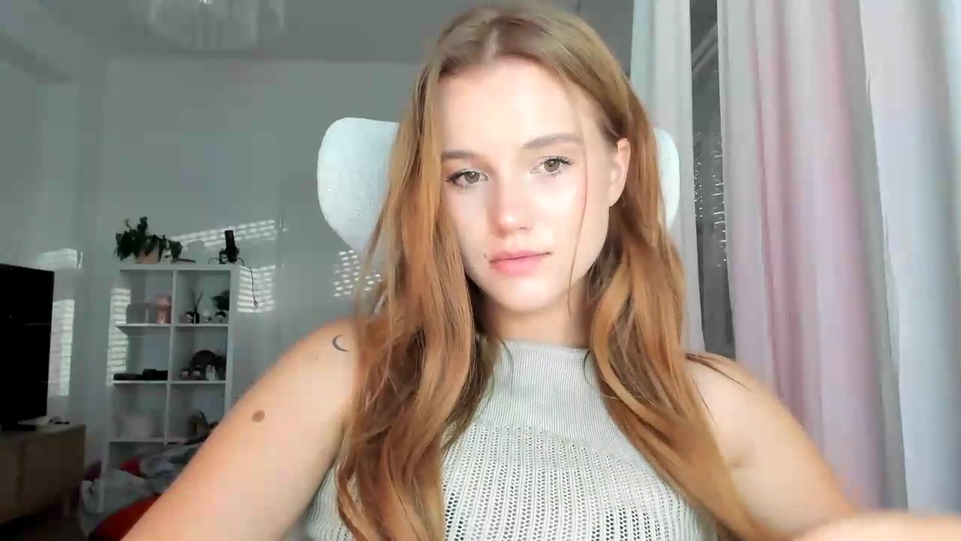 Gallery image thumbnail from lisa_lisa's myfreecams stream on, 08/28/2026, 16:46 image 15 of 20