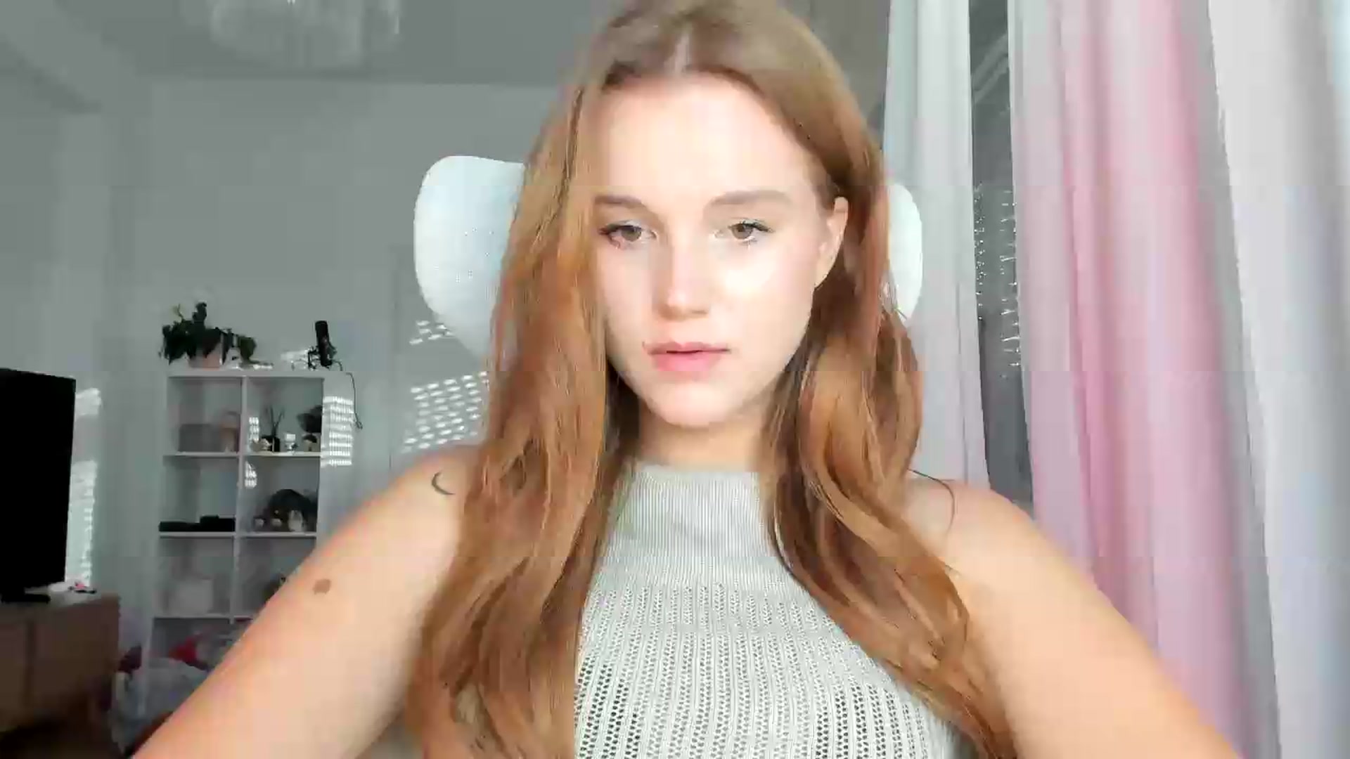 Gallery image thumbnail from lisa_lisa's myfreecams stream on, 08/28/2026, 16:46 image 2 of 20