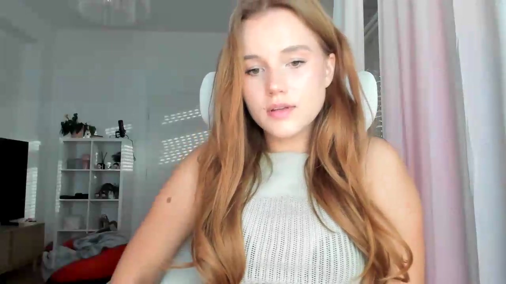 Gallery image thumbnail from lisa_lisa's myfreecams stream on, 08/28/2026, 16:46 image 6 of 20