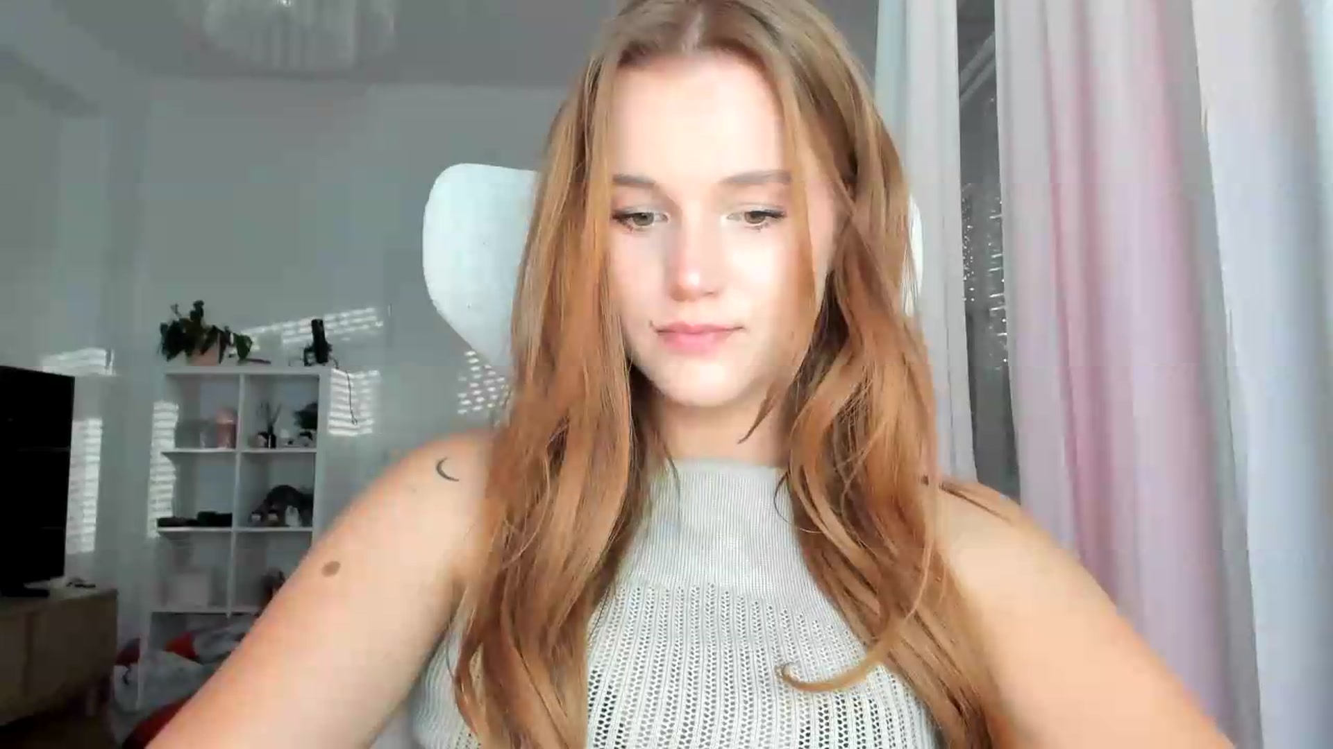 Gallery image thumbnail from lisa_lisa's myfreecams stream on, 08/28/2026, 16:46 image 14 of 20
